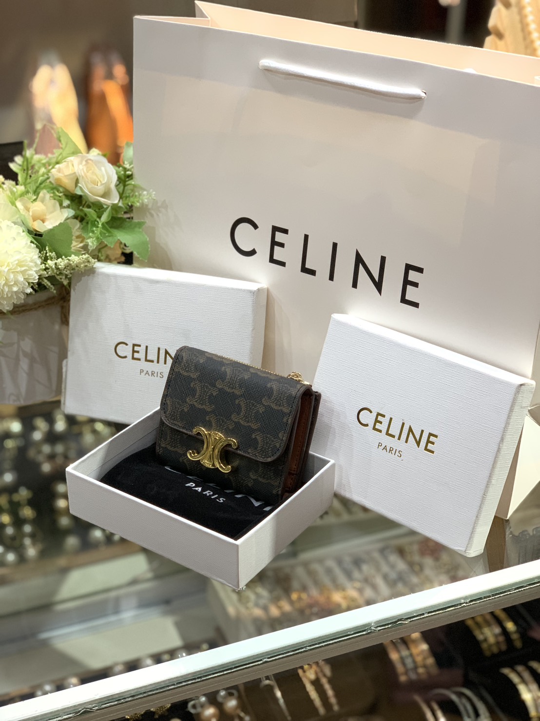 ORI หนังแท้ | CELINE SHORT WALLET BUSINESS CARD HOLDER / CELINE COMPACT WALLET WITH COIN TRIOMPHE กระเป๋าสตางค์ซีลีนใบสั้น เรียบหรู มีฟังก์ชันและสไตล์ให้เลือกด้วยช่องใส่บัตรหลายช่อง