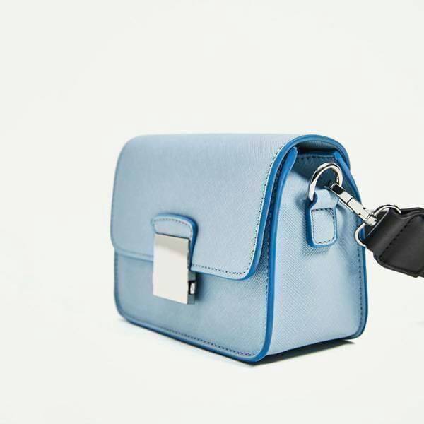 Don't Miss! Best Seller! ZARA CROSSBODY WITH 2STRAPS กระเป๋าถือหรือสะพายทรงคลัชรุ่นยอดนิยมวัสดุหนัง Saffiano อยู่ทรงสวยหรูสไตล์ PRADA แข็งแรงทนทาน ดีไซน์เก๋ไม่ซ้ำใคร เปิดปิดด้วยตัวล๊อคเอกลักษณ์ของ ZARA ภายในมีโลโก้ สามารถใส่มือถือ iphone7+ ได้ โดดเด่