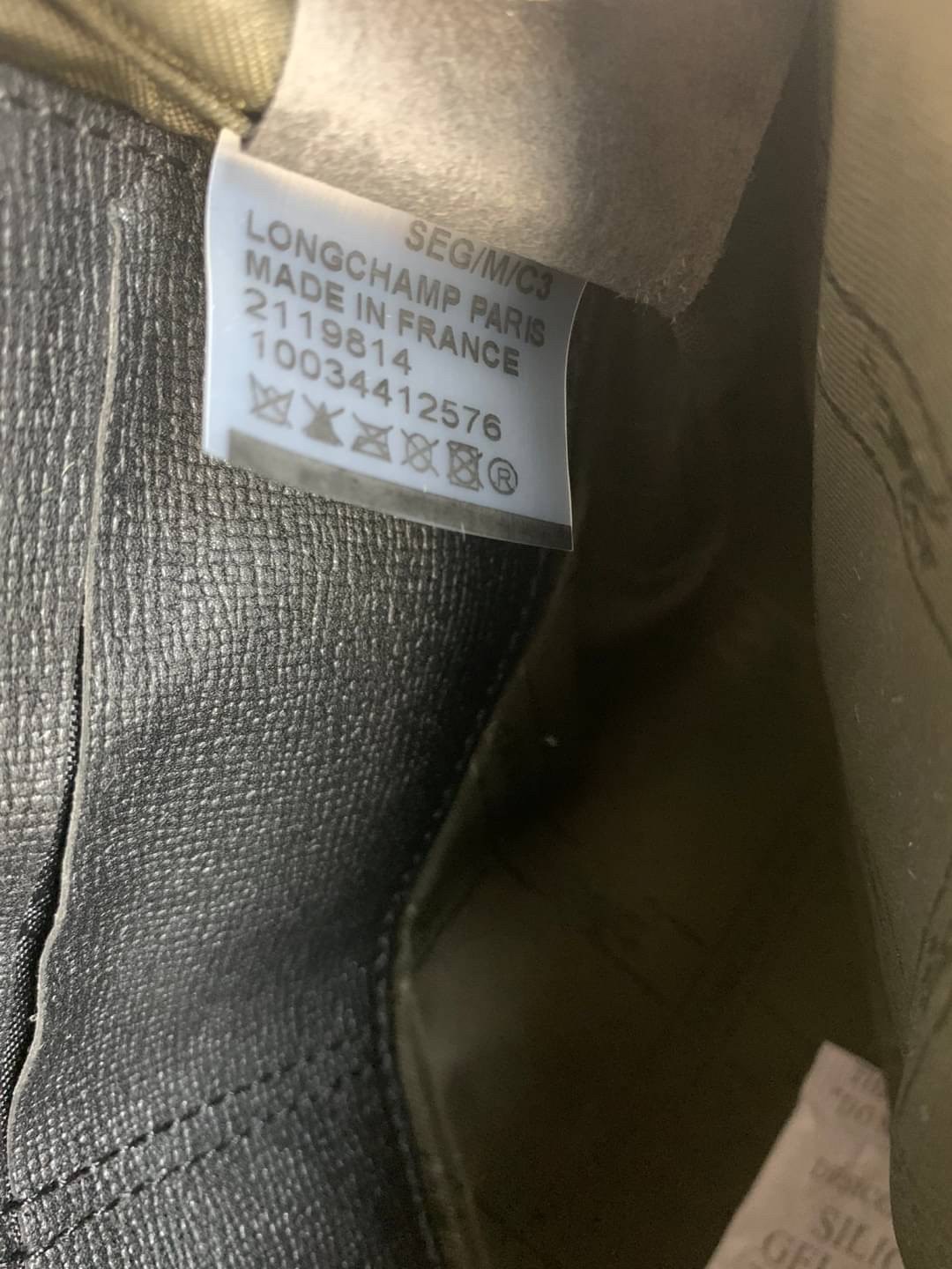 LONGCHAMP LE PLIAGE LGP BELT BAG M เท่ห์อย่างมีสไตล์กระเป๋าทรงคาดอกและคาดเอวดีไซน์แนวสปอร์ต เพิ่มความโดดเด่นทันสมัยด้วยลายซิกเนเจอร์ มีช่องซิปที่ใช้งานง่ายช่วยให้คุณหยิบใช้สิ่งของจำเป็นได้อย่างสะดวกและง่ายดาย และผสานสายรัดแบบปรับได้เข้ากับหัวเข็มขัดตัวล็อ