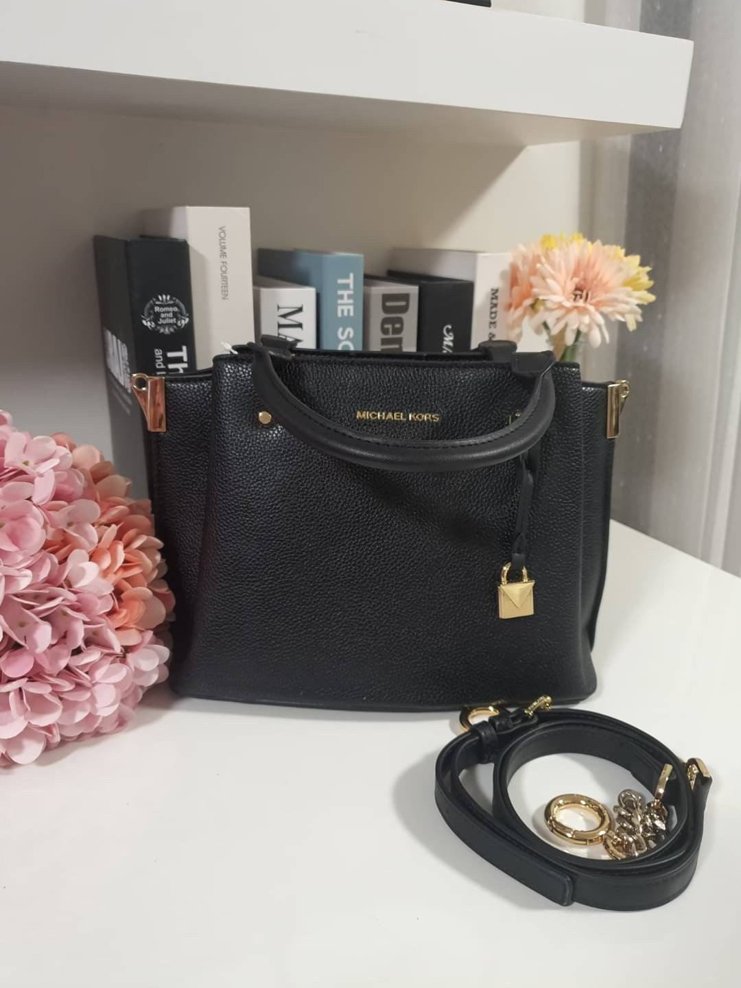 NEW COLLECTION!! MICHAEL KORS GENIE LEATHER BAG
