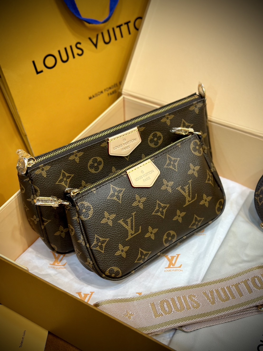LV Multi Pochette Accessoires Monogram / LV Pochette กระเป๋าสะพายมัลติฟังก์ชั่น สุดฮอต ดีไซน์คลาสสิควินเทจ สะพายปรับลุคได้หลายสไตล์ รับรองคุ้มค่าจริงๆจ้า เกรดออริ เทียบแท้