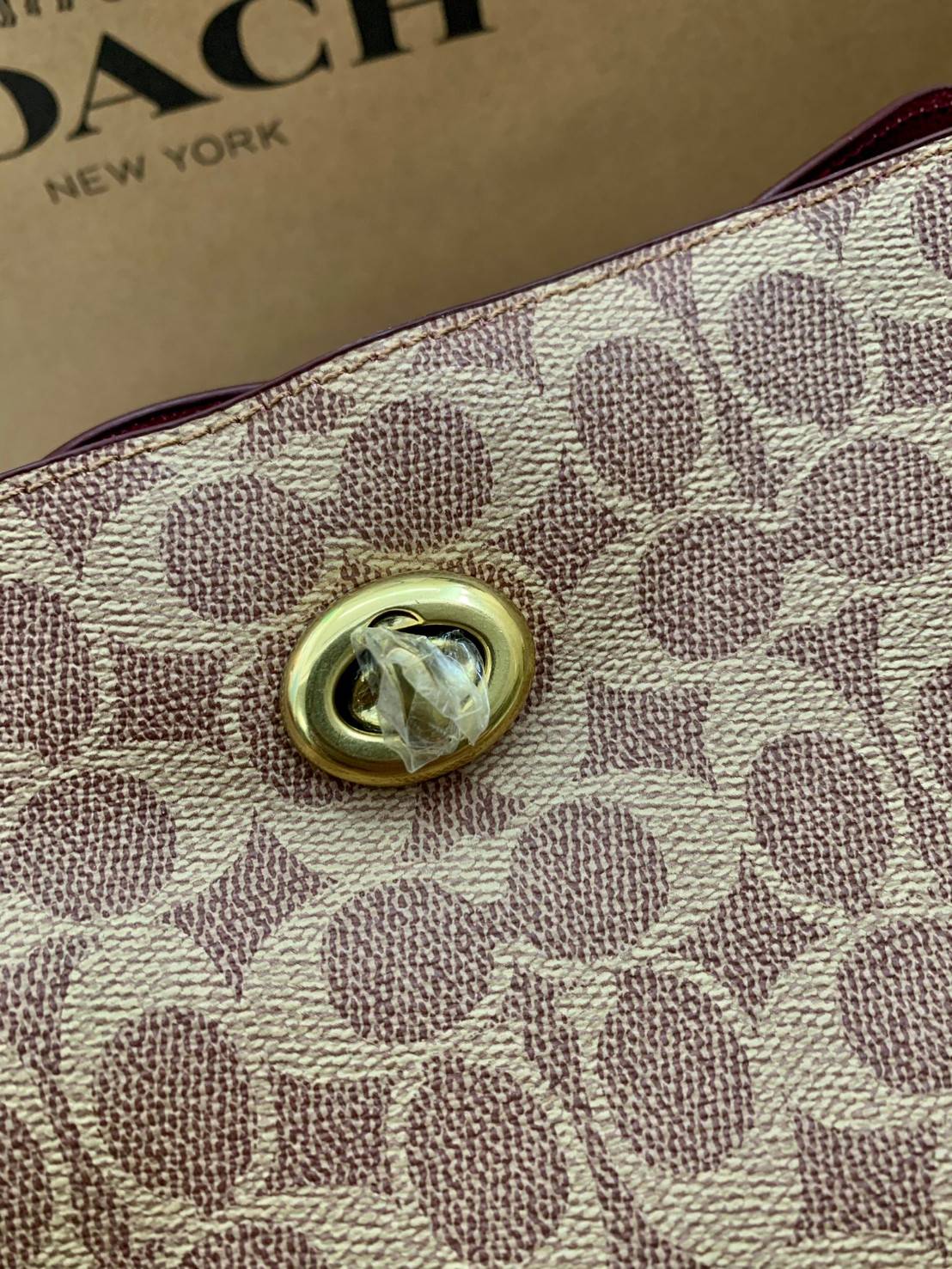 COACH WILLOW SHOULDER BAG ((C2745//C2590//C2621)) พร้อมส่งที่ไทย รุ่นแนะนำค่ะ🔥🔥 🔺กระเป๋าหิ้ว//คล้องไหล่//สะพายข้าง สุดคุ้ม! หนังแท้ชั้นดี ได้ไปหลงรักแน่นอนค่ะ หนังสวยมากๆ😘 🔺ตัวกระเป๋าแบ่งเป็นสองช่องหลัก ด้านนึงเป็นแ