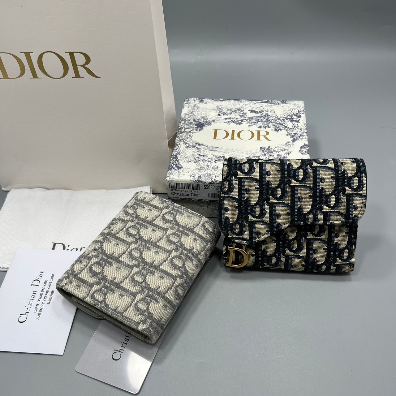 TopORI DIOR SADDLE LOTUS WALLET Oblique Jacquard / Dior wallet กระเป๋าสตางค์ 3 พับ พร้อมส่ง 2 สี **สินค้าเกรดท็อปออริจินอล 1:1 สลับแท้ งานสวยตามรูป ภาพถ่ายจากงานขายจริง ใช้งานต่างประเทศได้