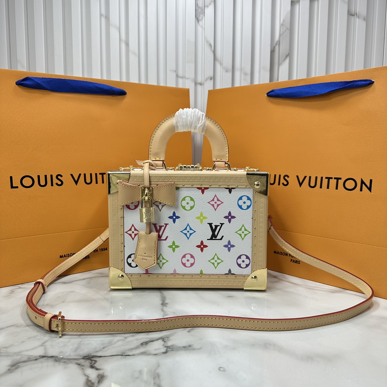 ORI หนังแท้ | LV x TM Petite Valise bag Multicolor Monogram Canvas กระเป๋าสะพายทรงกล่องดีไซน์โดดเด่นประณีตขับเน้นเสน่ห์สดใส แลดูน่ารัก ขนาดกะทัดรัดตกแต่งขอบหนังและฮาร์ดแวร์สีทองเงางาม