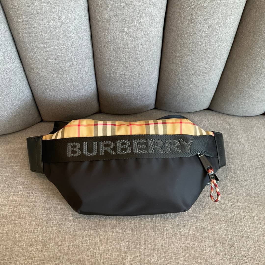 Burberry Vintage Check Sonny Belt Bag รุ่นใหม่ล่าสุด! BURBERRY FRAGRANCES BELT BAG วัสดุ100%POLYAMIDE (Nylon & Canvas)ทกระเป๋าคาดเอว คาดอกแบบ UNISEX ใช้ได้ทุกเพศ ลายวินเทจ