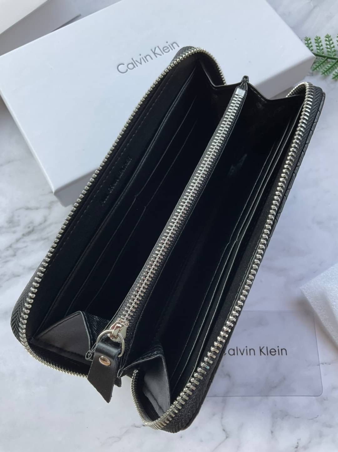 Calvin Klein Long Wallet กระเป๋าสตางค์ใบยาว ลายสาน ซิปรอบ หนังวัวแท้ หนังนุ่ม หอม