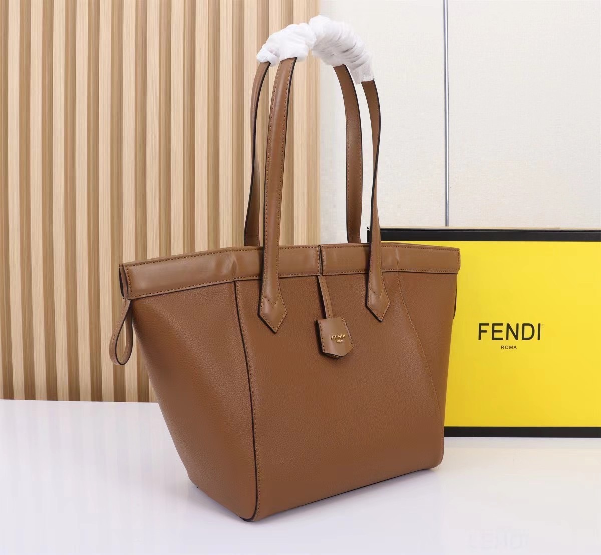 พร้อมส่ง 3 สี FENDI Origami Large Brown FF jacquard fabric bag / FENDI Tote Bag กระเป๋าทรงโท้ทใบใหญ่ สะพายได้2ทรงรูปลักษณ์สวยงามทันสมัย 🧡 เกรดออริจินอล 1:1 สลับแท้