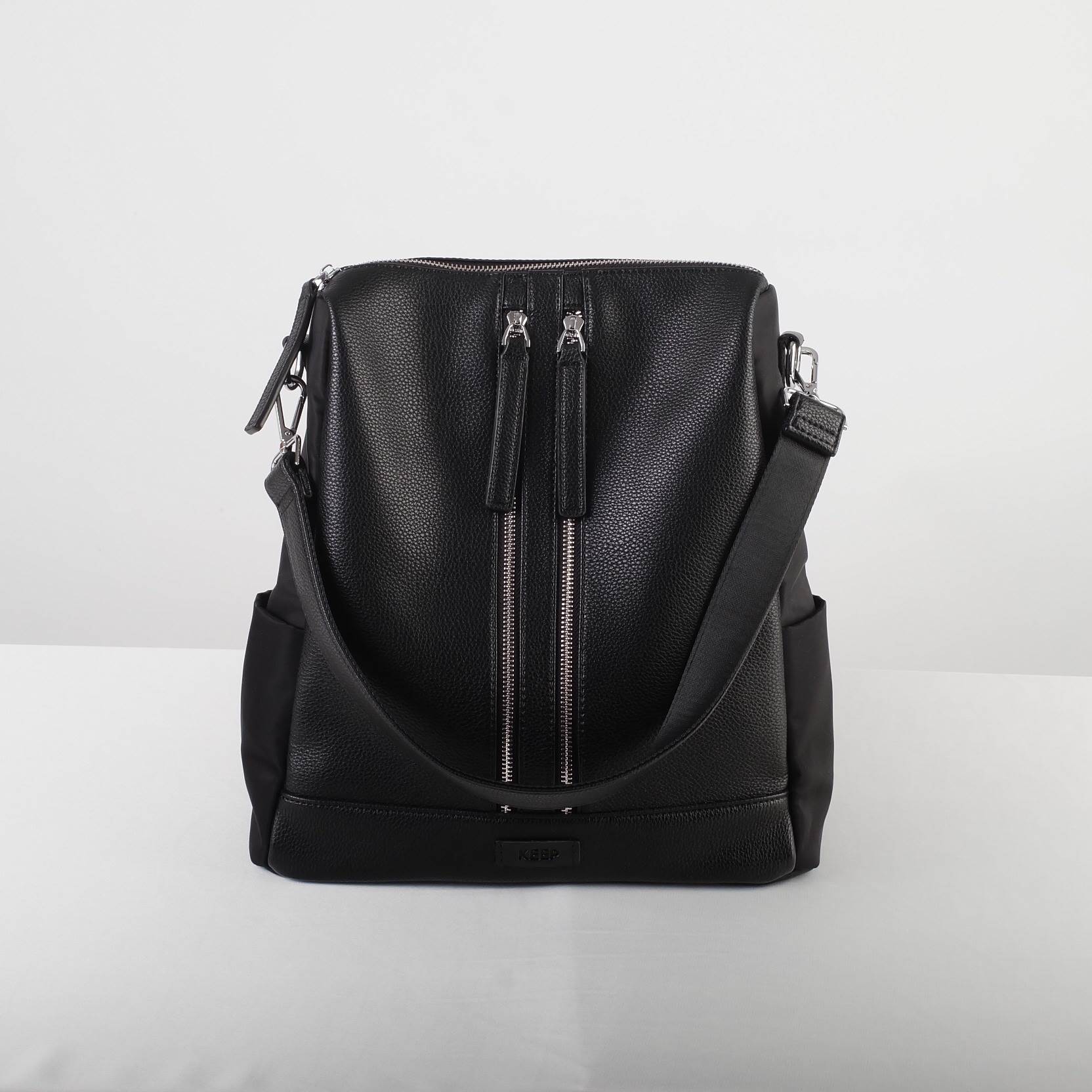ใหม่ล่าสุด เลยค่า 👍 กระเป๋าเป้หนัง!!! ทรงน่ารักมากๆๆๆ จากแบรนด์ KEEP รุ่น Kyla 2zipper backpack ใบนี้ มีสายสั้นหนังสำหรับสะพายไหล่ให้ด้วยคะ **จุดเด่นที่ >ตัวกระเป๋าทำจากหนังวัวสังเคราะห์ นิ่มมากลายหนังสวย >รุ่นใหม่ เพิ่ม ซิป ด้านหน้า 2 อัน ใ