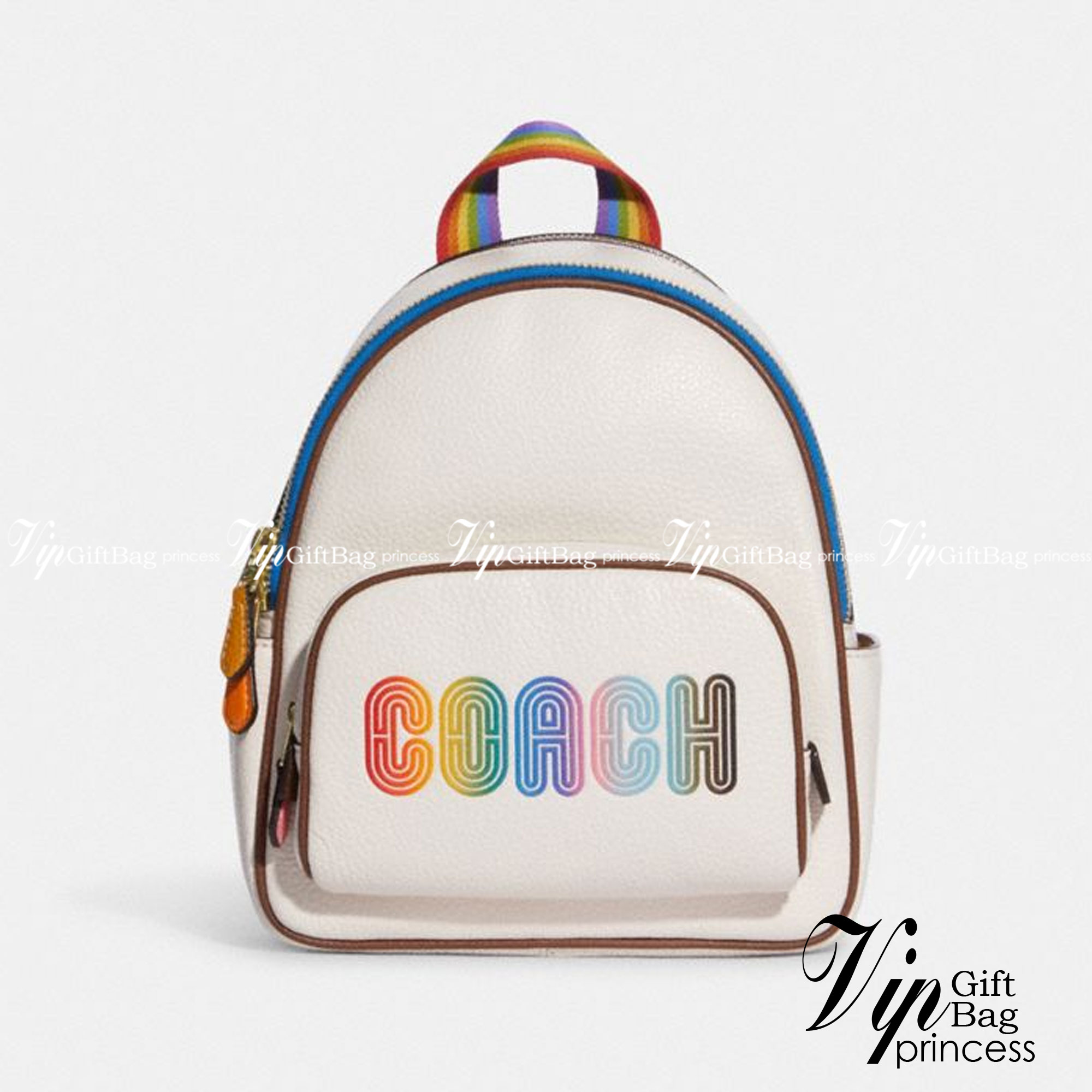 COACH MINI COURT BACKPACK WITH RAINBOW COACH ((CA624)) 🌈ต่อกันเลย สวยกันก่อน วางน้องไม่ลงเลยจริงๆค่าา😍 พร้อมส่ง! ยังไม่เข้าไทย กับกระเป๋าสะพายหลังแบบมีหูหิ้วในตัว บอกก่อนเลยว่าหนังของน้องทั้งนิ่ม ทั้งสวย อย่างดีเลยค่ะ