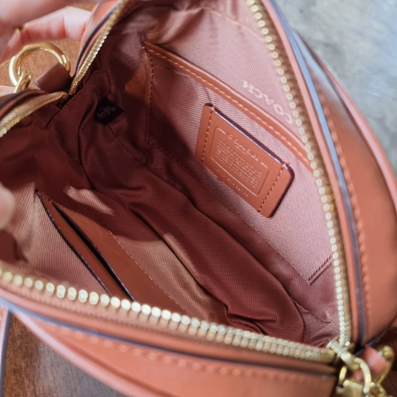 ของแท้ 💯% 】COACH C2764 BADGE CAMERA CROSSBODY WITH GARDEN EMBROIDERY BADGE ยกความสดใสมาให้ทั้งสวน!! น่ารักเบอร์ใหญ่อีกหนึ่ง กระเป๋าสะพายข้างกระจุ๋งกระจิ๋ง ดีไซน์ปักลายมุ้งมิ้ง