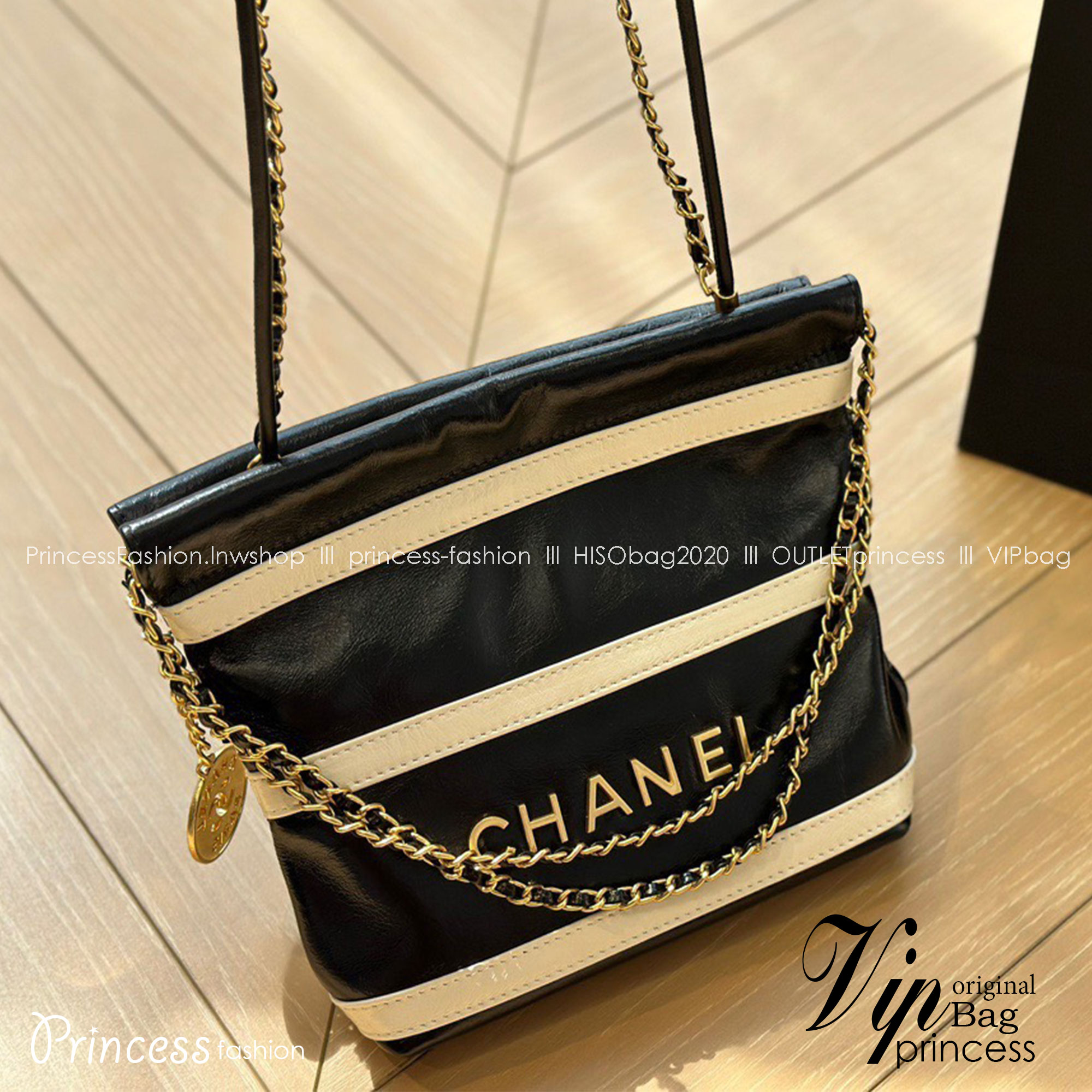 CHANEL 22 shoulder hobo tote / Chanel 22 Mini Handbag กระเป๋าโฮโบทรงโท้ทมินิ สีใหม่ทูโทนตัดขาวดำ เกรดออริ สลับแท้ 1:1 ใช้งานต่างประเทศได้
