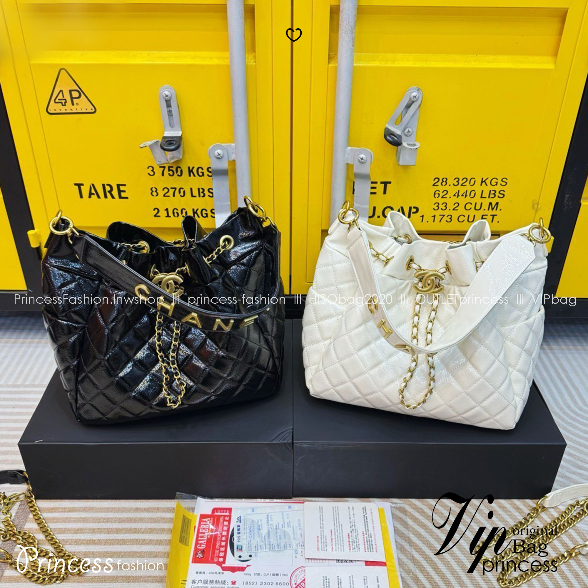 Chanel Bucket Bag กระเป๋าสะพายทรงบัคเก็ต สายสะพายโดดเด่นด้วย font โลโก้สีทองสวยหรู มีช่องใส่ของด้านข้างตอบโจทย์การใช้งานได้ดี ภายในโล่งกว้าง จุของได้เยอะ คุ้มค่ามากๆ