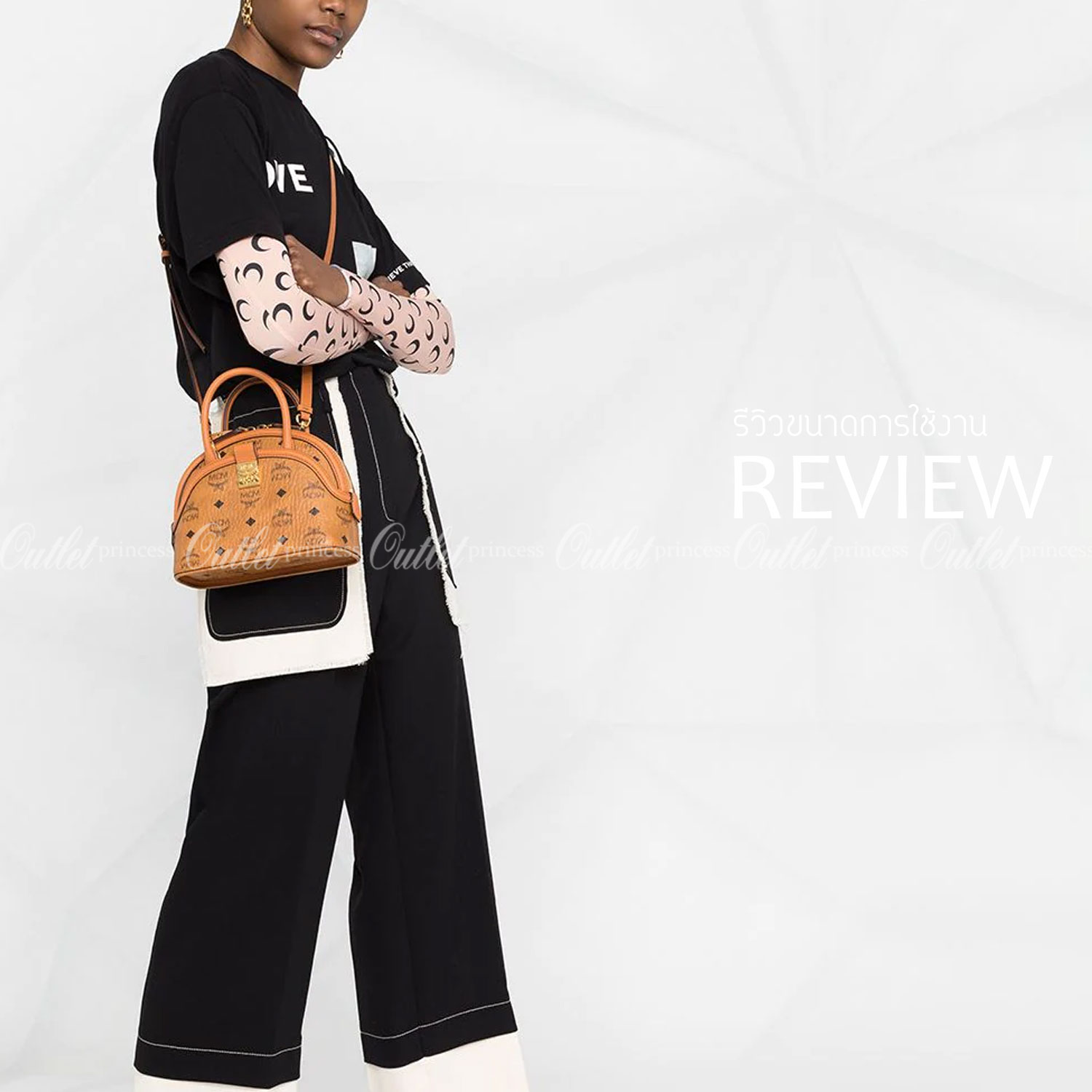 M.C.M SMALL ANNA TOTE คอลเลคชั่นใหม่ดีไซน์ไม่ซ้ำใคร รุ่นนี้เป็น seasonal หายากไปอีก กระเป๋าถือ/สะพายข้าง ทรงยูนีคโดดเด่น น่าใช้ หูจับในตัวมาพร้อมสายรัดเก็บ วัสดุหนังแคนวาสคุณภาพดี ตกแต่งตัวกดล็อคเอกลักษณ์ เปิด-ปิดด้วยซิป ภายในเป็นช่องโล่ง ใส่ของได้สบายๆ ต