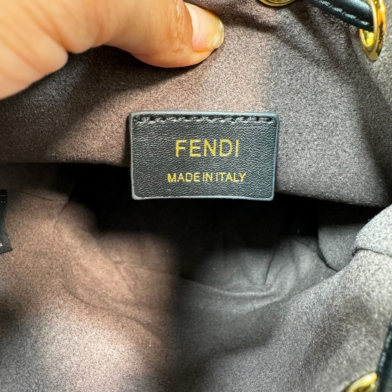 FENDI Mon Tresor Brown leather mini bag / FENDI Bucket Bag กระเป๋าสะพายทรงบัคเก็ต ไซส์มินิ เกรดออริ สลับแท้ 1:1 ใช้ต่างประเทศได้