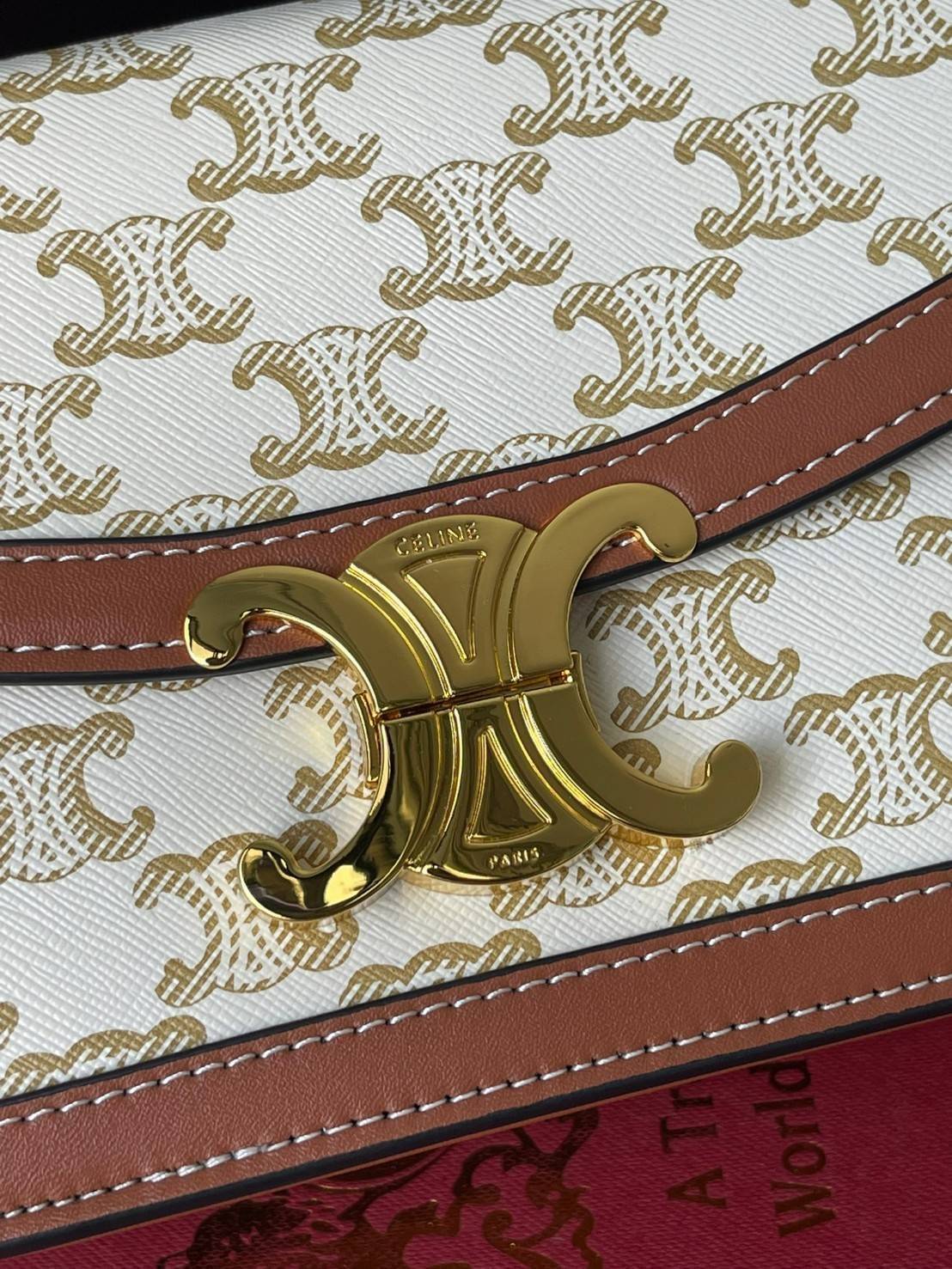 VIP 】Celine TEEN MEDIUM TRIOMPHE BAG IN TRIOMPHE CANVAS สาวๆที่กำลังมองหากระเป๋าน่ารักเอาไว้ใช้ในวันสบาย ๆ แต่ไม่รู้เลือกกระเป๋า Celine รุ่นไหนดี แนะนำรุ่นนี้เลยคะ เป็นกระเป๋าสะพายข้างขนาดกำลังดี สวยแบบคลาสสิก หรูหราด้วยแคนวาสเคลือบลาย Triomphe อีกทั้งยัง