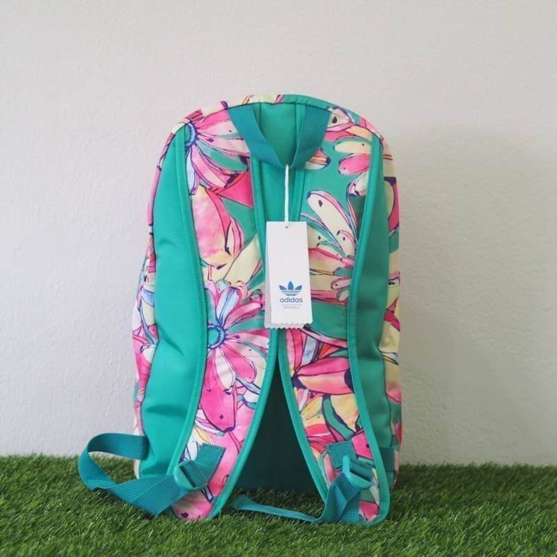 Adidas backpack กระเป๋าเป้สะพายหลัง วัสดุ polyester กันน้ำ ในตัวกระเป๋า มีช่องสำหรับใส่ Notebook , Tablet สายเป้บุนวม สะพายไม่เจ็บค่ะ จะใช้ไปเรียน ไปยิม หรือไปเที่ยวก็เหมาะค่ะ