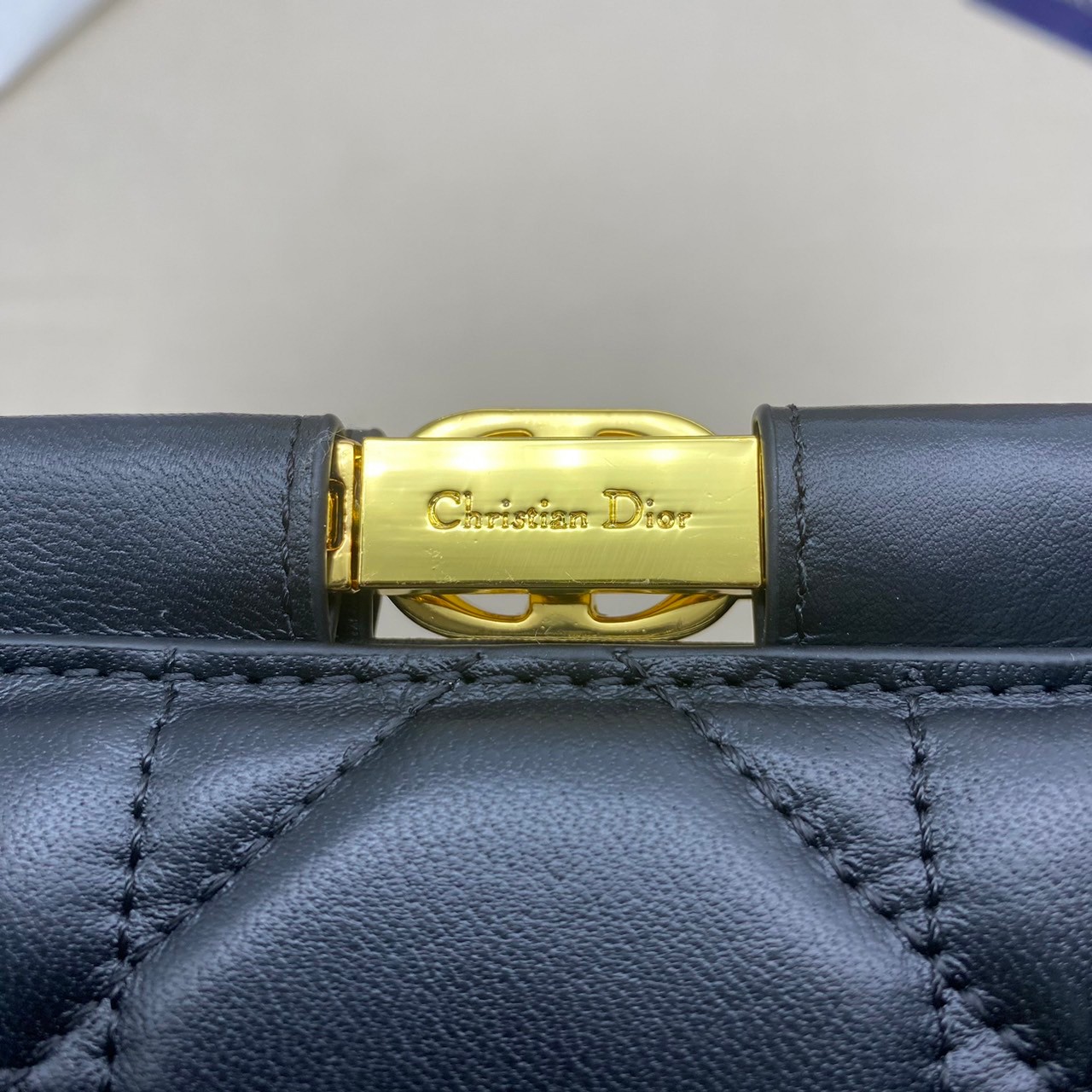 Dior Caro Colle Noire Clutch with Chain Cannage / DIOR Clutch / DIOR BAG พร้อมส่ง 4 สี กระเป๋าสะพายทรงคลัท ดีไซน์เรียบหรู ดูแพง รุ่นนี้คือ ถือแล้วผู้ดีมากค่ะ