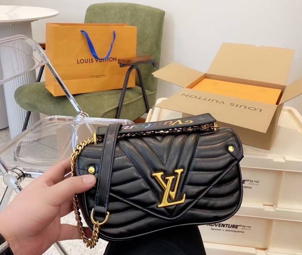หนังแท้ LOUIS VUITTON New Wave black quilted leather bag พร้อมส่งที่ไทย ภาพสินค้าถ่ายจากงานขายจริง ใช้งานต่างประเทศได้