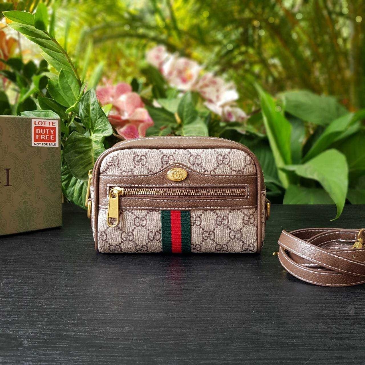 GUCCI Ophidia GG Crossbody Bag กระเป๋าครอสบอดี้ขนาดกำลังดี ดีไซน์ที่เป็นเอกลักษณ์ ใช้ได้ทุกโอกาส สายยาวปรับระดับได้ เปิด-ปิด ด้วยซิบ