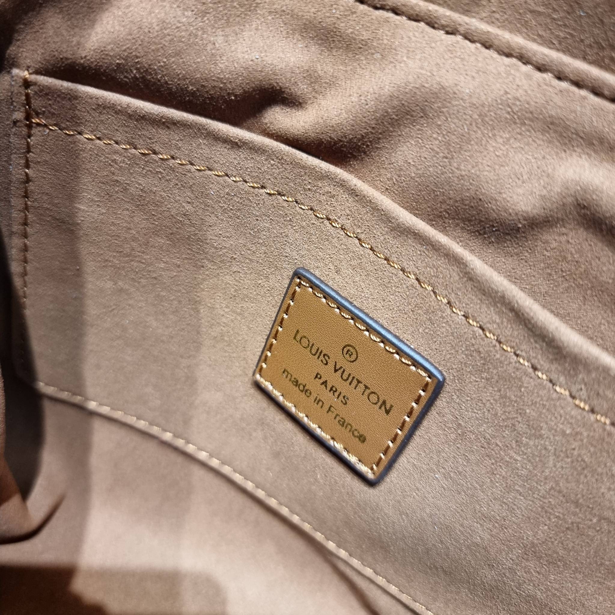 LV LOCKY BB MONOGRAM กระเป๋าสะพายข้าง ดีไซน์หรู ใหม่ล่าสุด สวยถึงบ้านได้ก่อนใคร มีใช้เลิศๆทันปีใหม่แน่นอน คุ้มที่สุด โดดเด่นด้วยอะไหล่ดัมมี่รูปกุญแจสีทอง