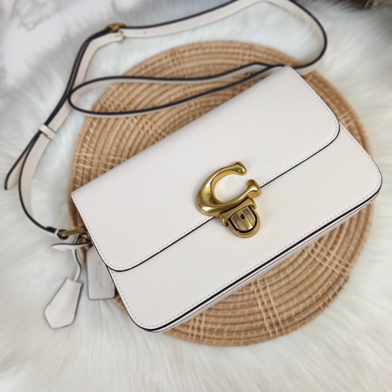 COACH STUDIO GLOVETANNED LEATHER SHOULDER BAG (C6641)🌺ห้ามพลาดเด็ดขาด!! สวยละมุน เรียบหรู ดูแพงสุดๆ!! //กระเป๋าถือ กระเป๋าสะพาย ดีไซน์เนี้ยบ! เฉียบมาก!// วัสดุหนังแท้ หนังเรียบเต็มใบ อยู่ทรง สวยมากๆ ดีเทลเรียบหรู ผู้ดีสุดๆ!// ด้านหน้าเปิด-ปิดด้วยต