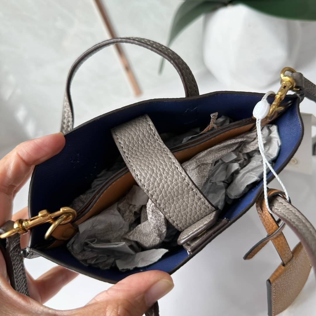 TORY BURCH MINI PERRY TOTE / TORY TOTE BAG / TORY BAG พร้อมส่ง 3 สี กระเป๋าแบบมินิมอลในรูปทรงใหม่ที่คล่องตัว ใส่มือถือได้ทุกรุ่น