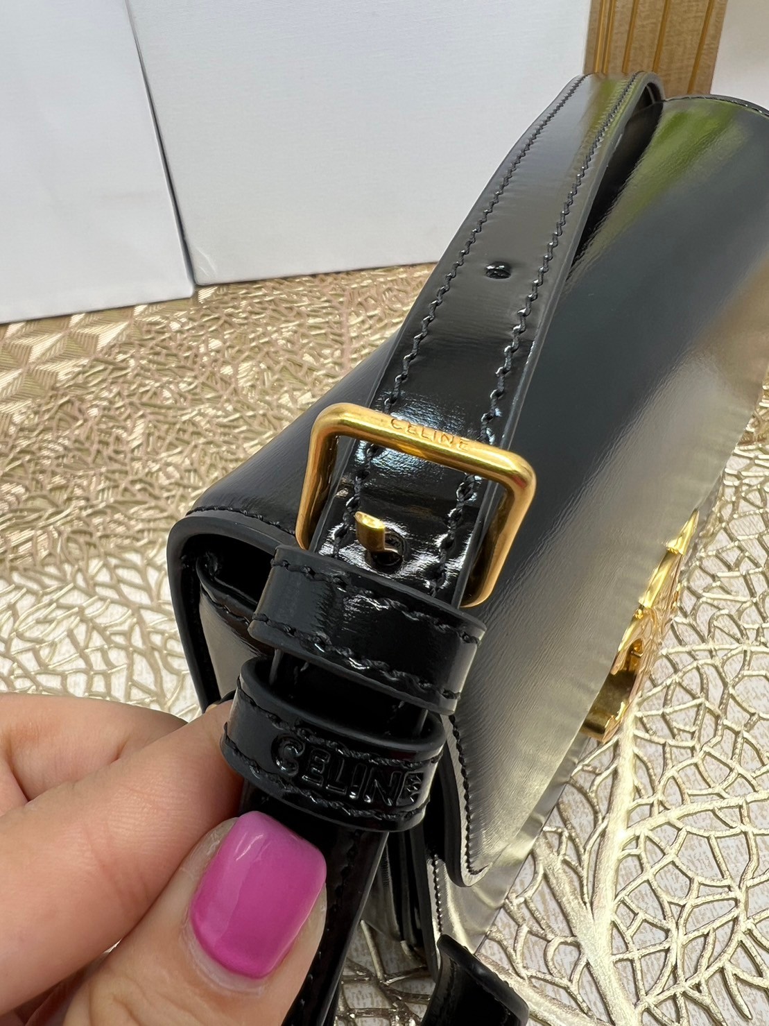 TEEN 18cm : CELINE TEEN TRIOMPHE BAG IN SHINY CALFSKIN / Celine Triomphe Bag / Celine Bag พร้อมส่ง 7 สี เกรดออริ 1:1 กระเป๋าแบรนด์หรูที่ควรมีแห่งปี รูปทรงสี่เหลี่ยมรุ่นฮอตฮิตของเหล่าดาราและเซเลบทั้งหลาย ดีไซต์เรียบหรู