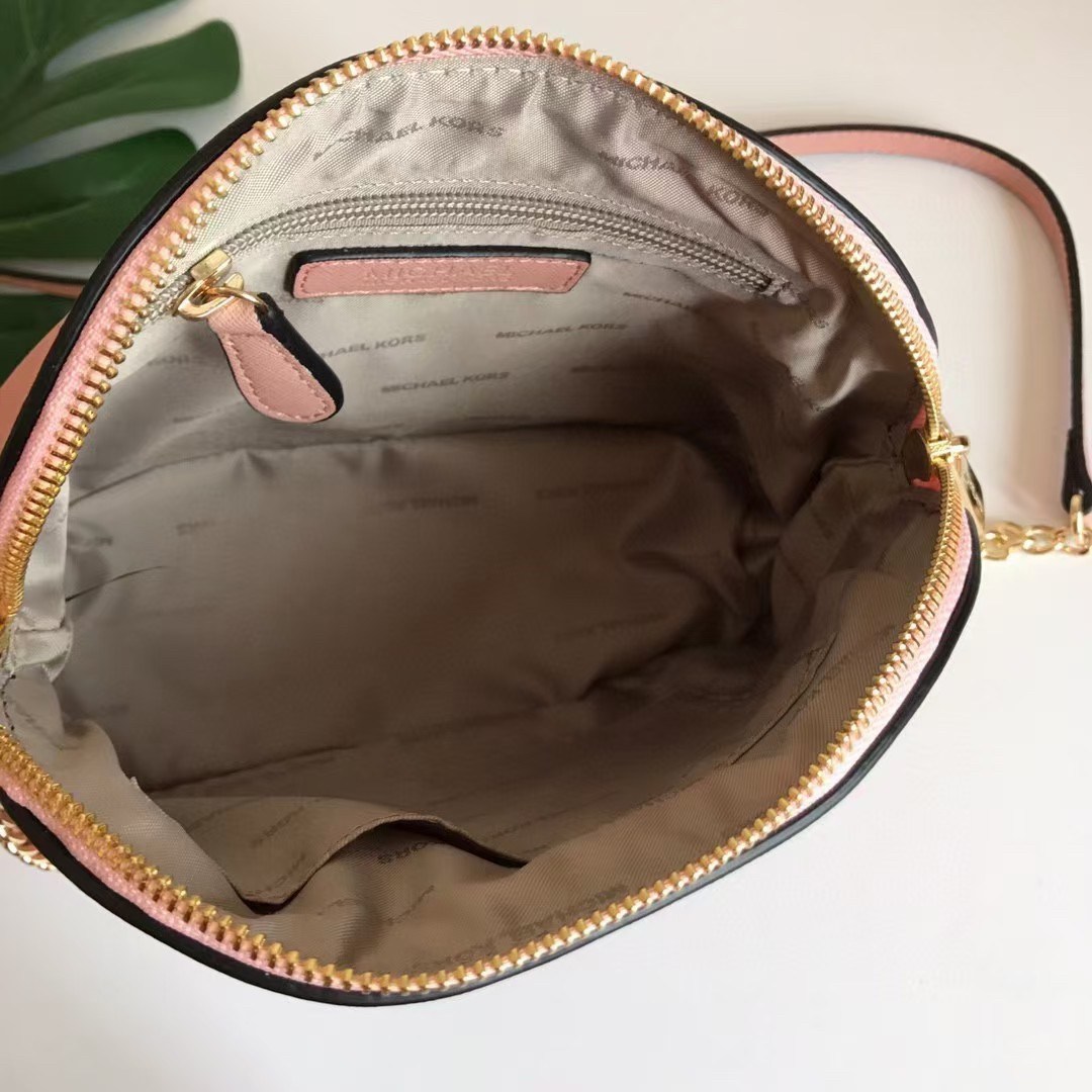 MICHEAL KORS CROSSBODY BAG กระเป๋าสะพายแบรนด์ดังทรงสุดฮิตหนัง SAFFIANO ทั้งใบ