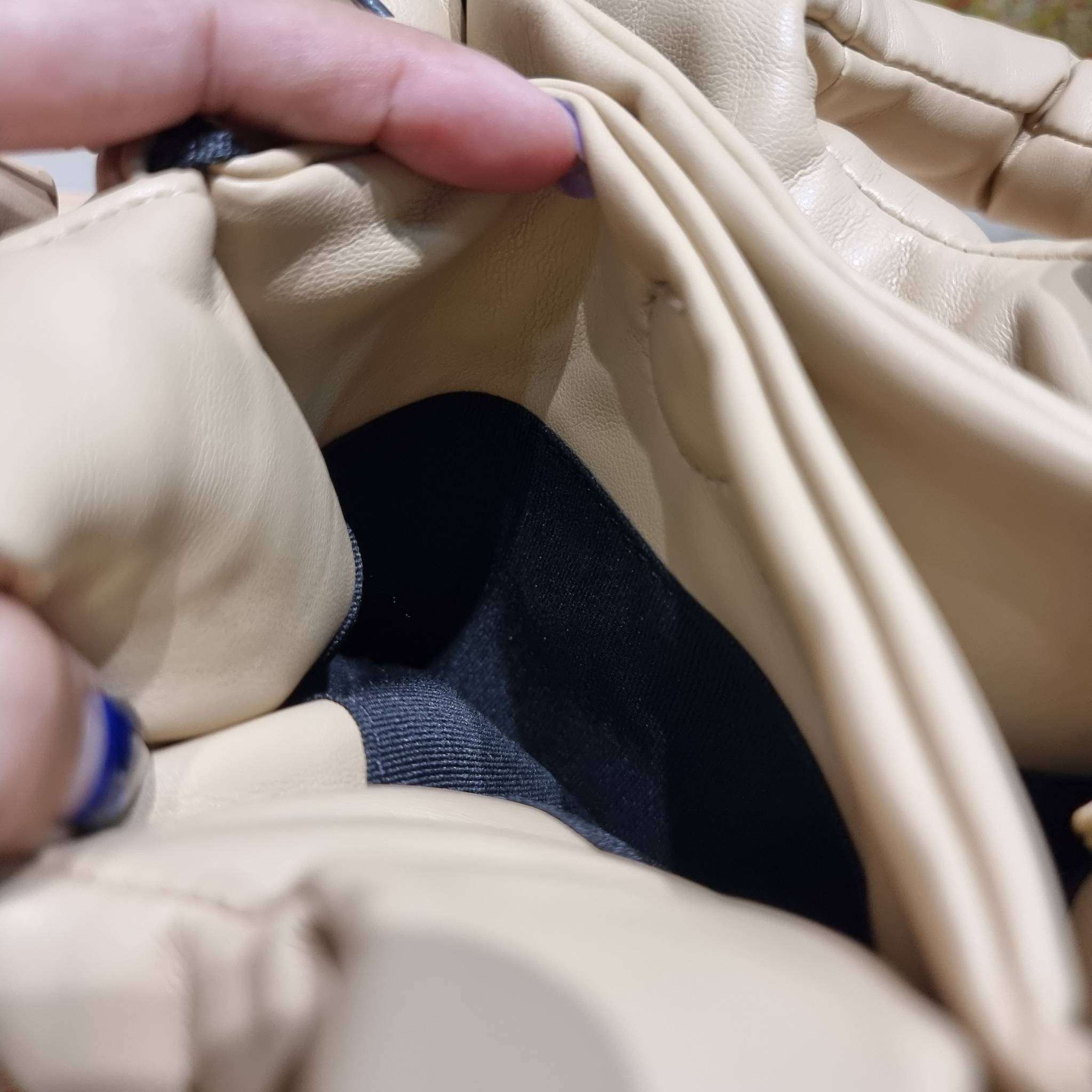 PRADA Small padded Soft nappa-leather bag พร้อมส่ง 4 สี น้องใหม่ล่าสุด กับคอลเลคชั่นที่ทำออกมาตอบโจทย์ได้ทุกไลฟ์สไตล์