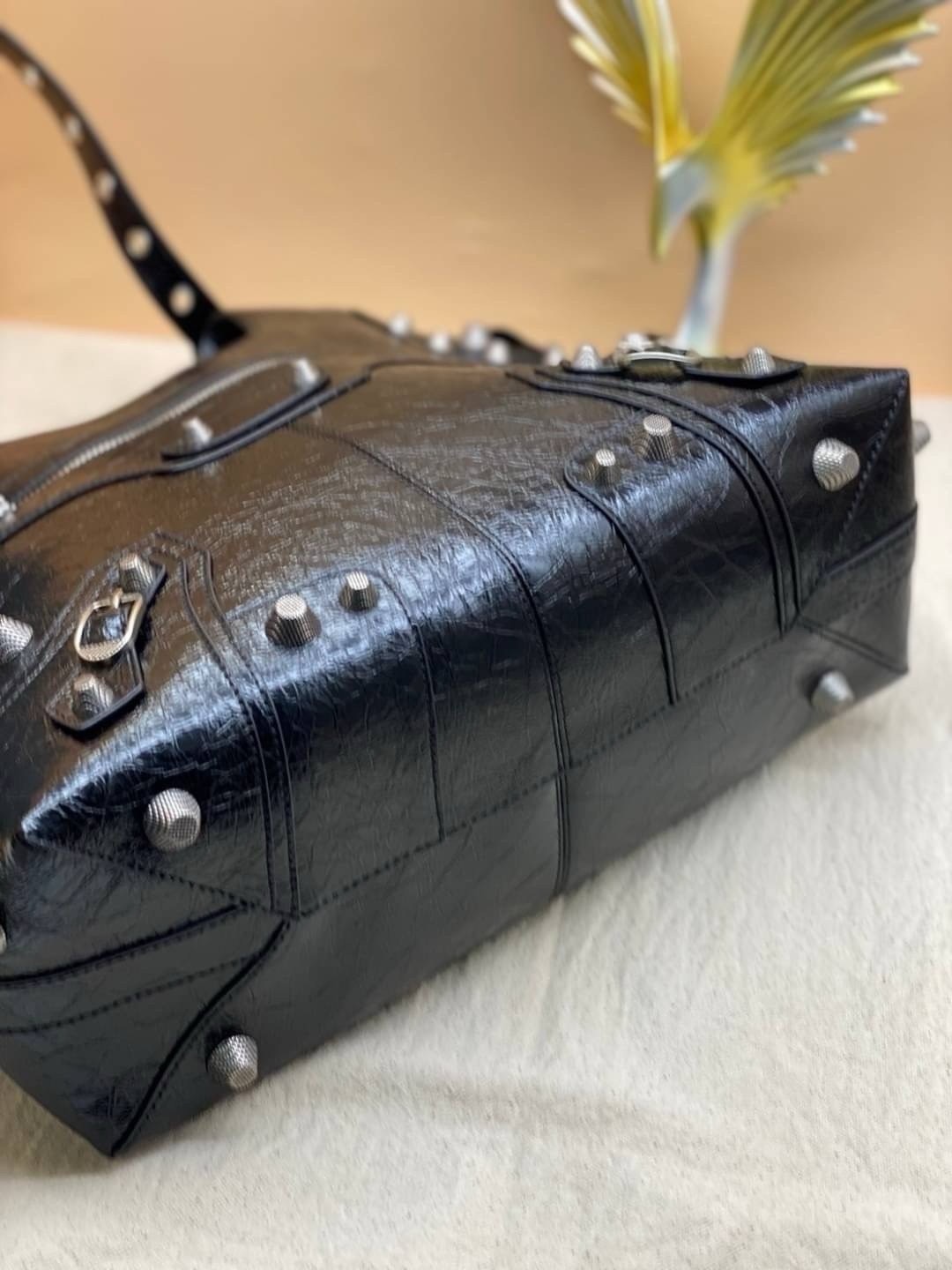 Balenciaga Le Cagole Medium Carry All tote bag กระเป๋าสะพายทรงโท้ท ใบใหญ่ สวยเท่ เกรดออริ 1:1 สลับแท้ ใช้งานต่างประเทศได้