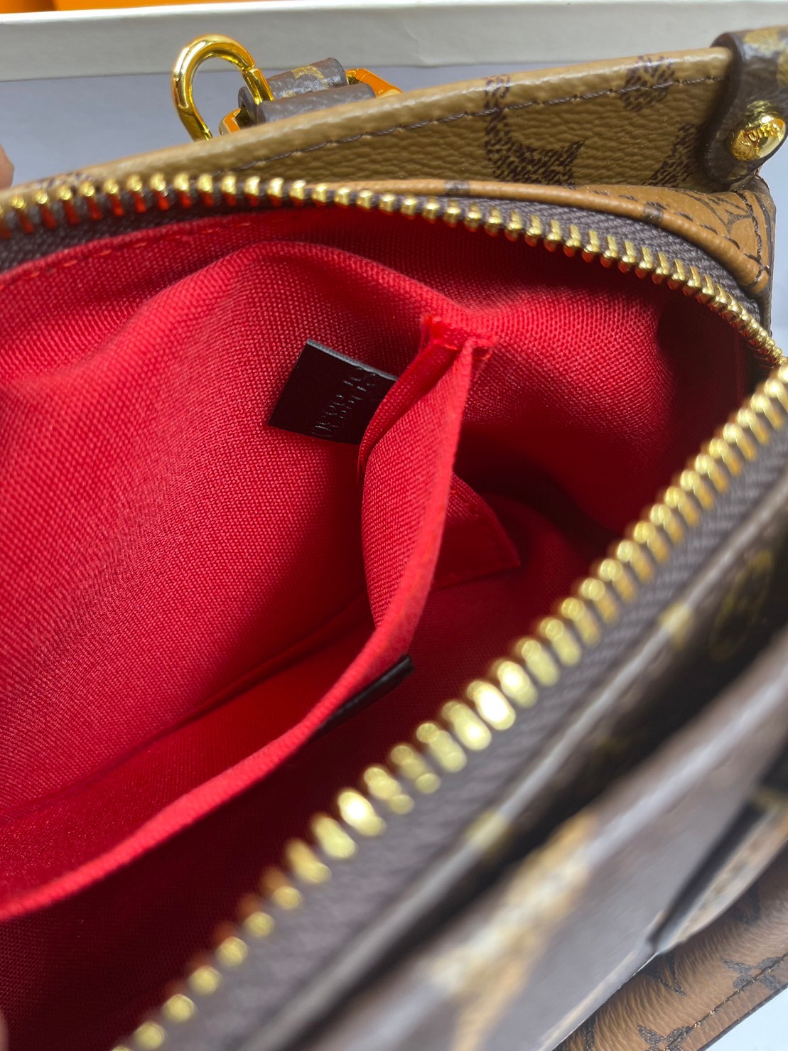 LV OnTheGo East West Monogram Bag / LV BAG พร้อมส่ง 4 สี กระเป๋าโท้ทขนาดกะทัดรัด ดีไซน์ใหม่ประจำฤดูกาล