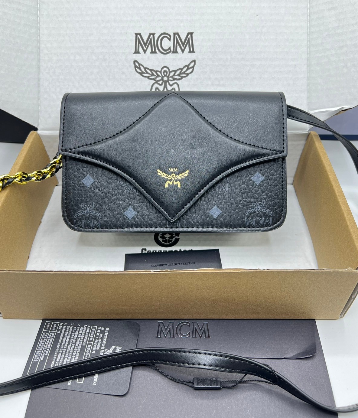 M.C.M DIAMOND SHOULDER BAG IN VISETOS LEATHER MIX กระเป๋าสะพายดีไซน์ใหม่ แรงบันดาลใจรูปทรงมาจากเพชรสวยงาม เกรดท็อปออริ 1:1 สลับแท้
