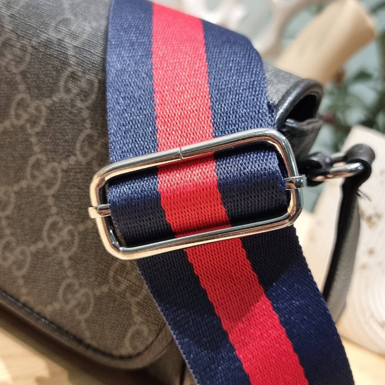 GUCCI GG Black mini bag กระเป๋าครอสบอดี้ที่สะพายได้ทุกโอกาส สีดำคลาสสิก กว่าสีนี้จะมาคือรอนานมาก เป็นหนึ่งสีสุดฮอตที่หายากสุดๆ มาในรุ่นสปอร์ต ทรงกะทัดรัด ขนาดกำลังดีพกพาสะดวก