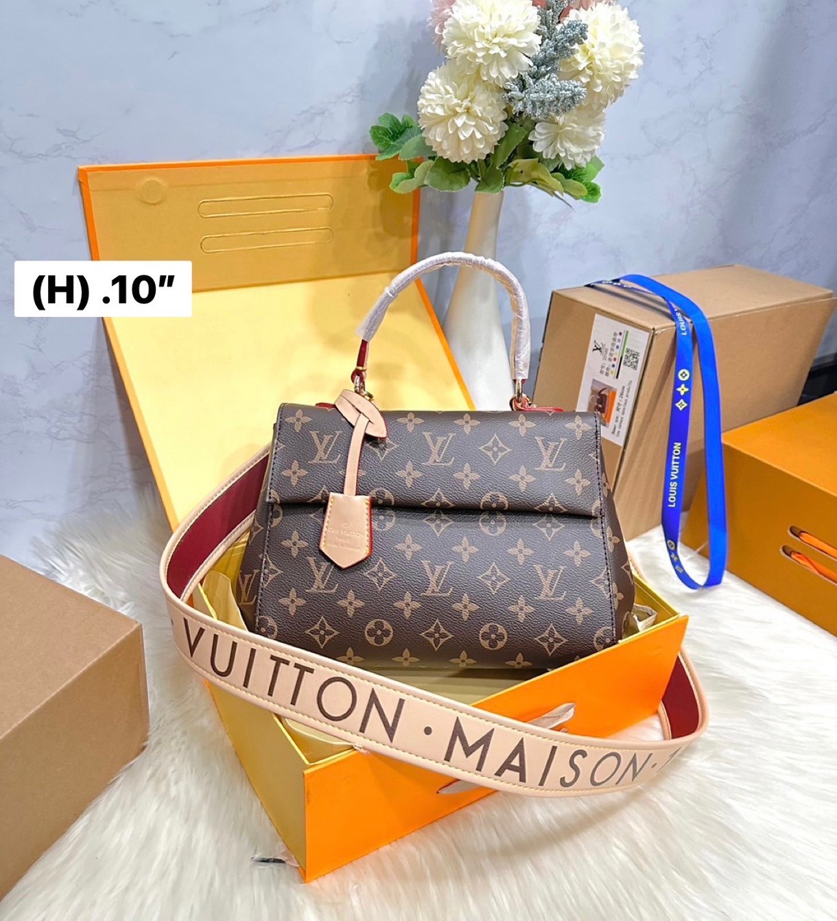 LV Cluny BB Monogram / LV Bag พร้อมส่ง กระเป๋าสะพายลายโมโนแกรมเปิดหน้า เป็นอีกรุ่นที่ขายดีมากเพราะใช้งานง่าย งานปั้มสวยเป๊ะปังตามรูป