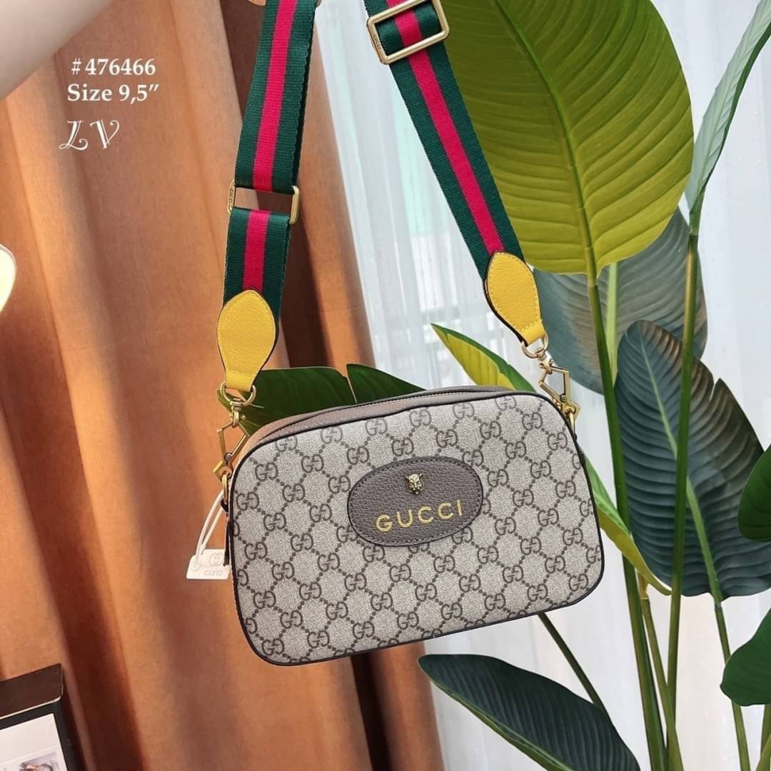 GUCCI Neo Vintage GG Supreme messenger bag กระเป๋าสะพายรุ่น unisex ใช้ได้ทั้งชายหญิง วัสดุแคนวาสอย่างดี จุของได้เยอะ ใช้เป็น every ได้เลย