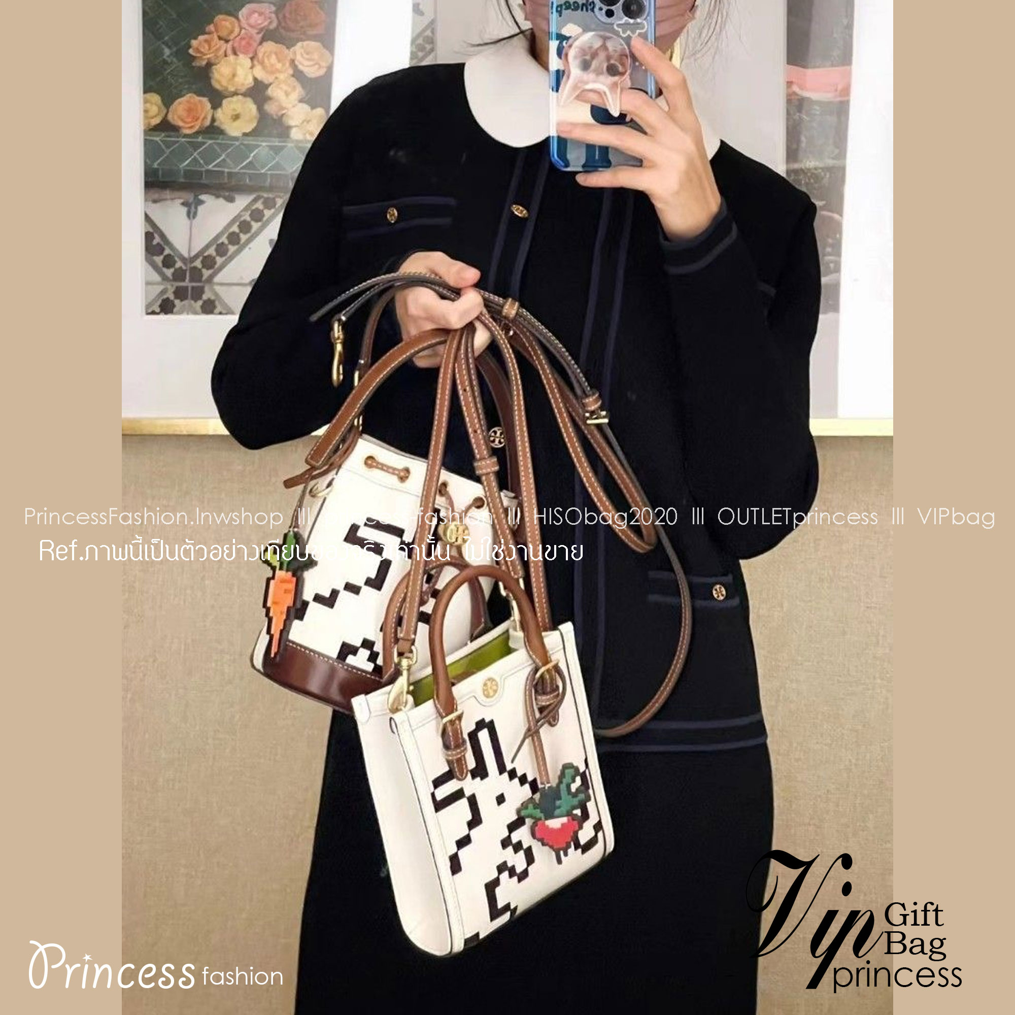 TORY BURCH PIXELATED RABBIT MINI BAG TOTE 🐇 อดใจยังไงไหว น่ารักขนาดนี้ 🥕🥕 กระเป๋าทรงโท้ท ด้านหน้าเป็นรูปกระต่ายอันเป็นสัญลักษณ์ของปีนี้ น่ารักมากๆค่ะ 🥕พร้อมพวงหนังแครอทมาให้อีกหนึ่งพวง