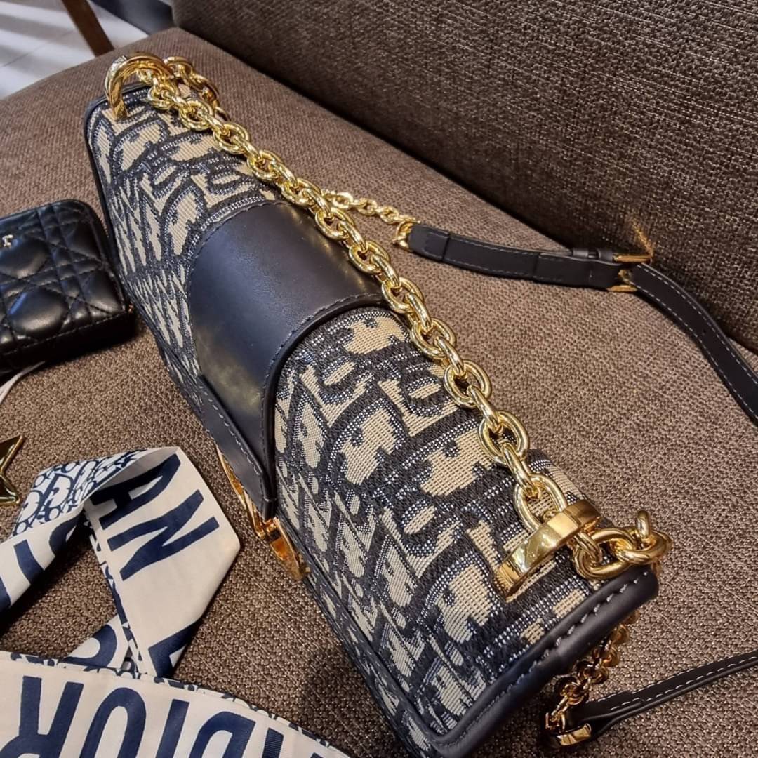DIOR SET BAG / DIOR 30 Montaigne Bag / CD LIMITED EDITION GIFT BOX WITH GOLD STAR BOUTIQUE SET พร้อมเสิร์ฟครบชุด แรร์ไอเท็ม ที่ถูกรวมไว้ในหนึ่งเดียว กับ gift box limited จัดให้ทั้งกระเป๋าสะพายสุดหรู กระเป๋าสตางค์ใบสั้นรุ่นคลาสสิค ribbon เข้าเซ็ท และ gold 