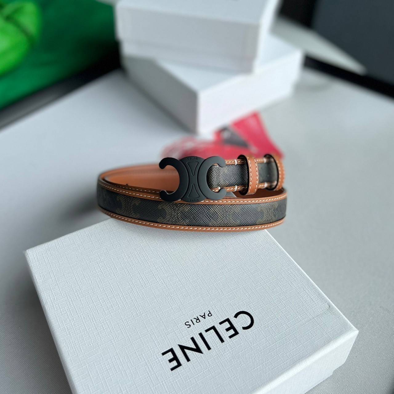 หนังแท้ CELINE BELT LOGO 18MM / Celine Triomphe Belt in Natural Calfskin เกรดใช้งานสลับของจริง ออริจินอลหนังแท้ หัวเข็มขัดโลโก้แบรนด์แบบ 3D Vintage สีทอง/สีดำ ปั้มโลโก้คมชัดคล้ายของจริง สายปรับระดับได้ในดีไซน์เรียบหรูเข้ากับทุกลุ๊คใช้ได้ทั้งชายหญิง
