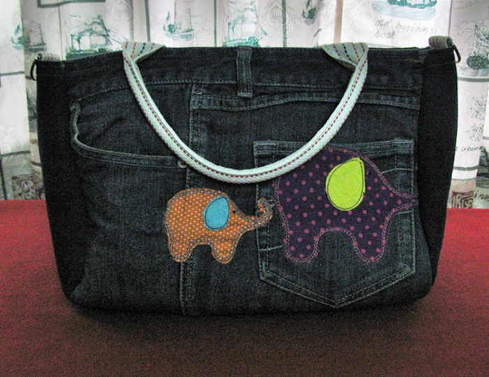 สินค้าหมดค่ะ กระเป๋ายีนส์แบบถือหรือสะพายข้างลายช้างม่วง-ส้มค่ะ