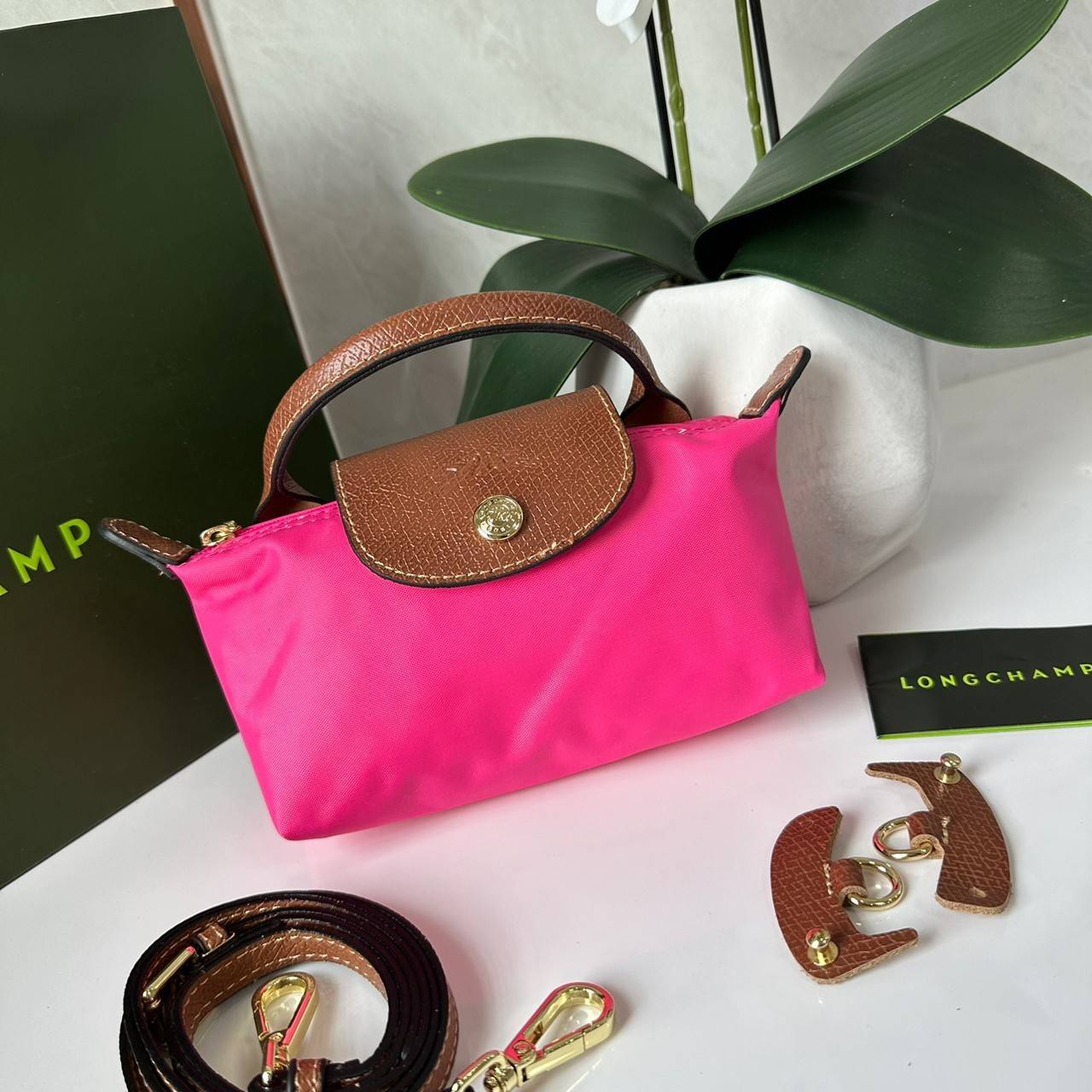 LONGCHAMP LE PLIAGE ORIGINAL Pouch with handle กระเป๋าใบเล็กขนาดกระทัดเหมาะกับใส่ของจำเป็นจุกจิก กันน้ำได้ พร้อมส่ง
