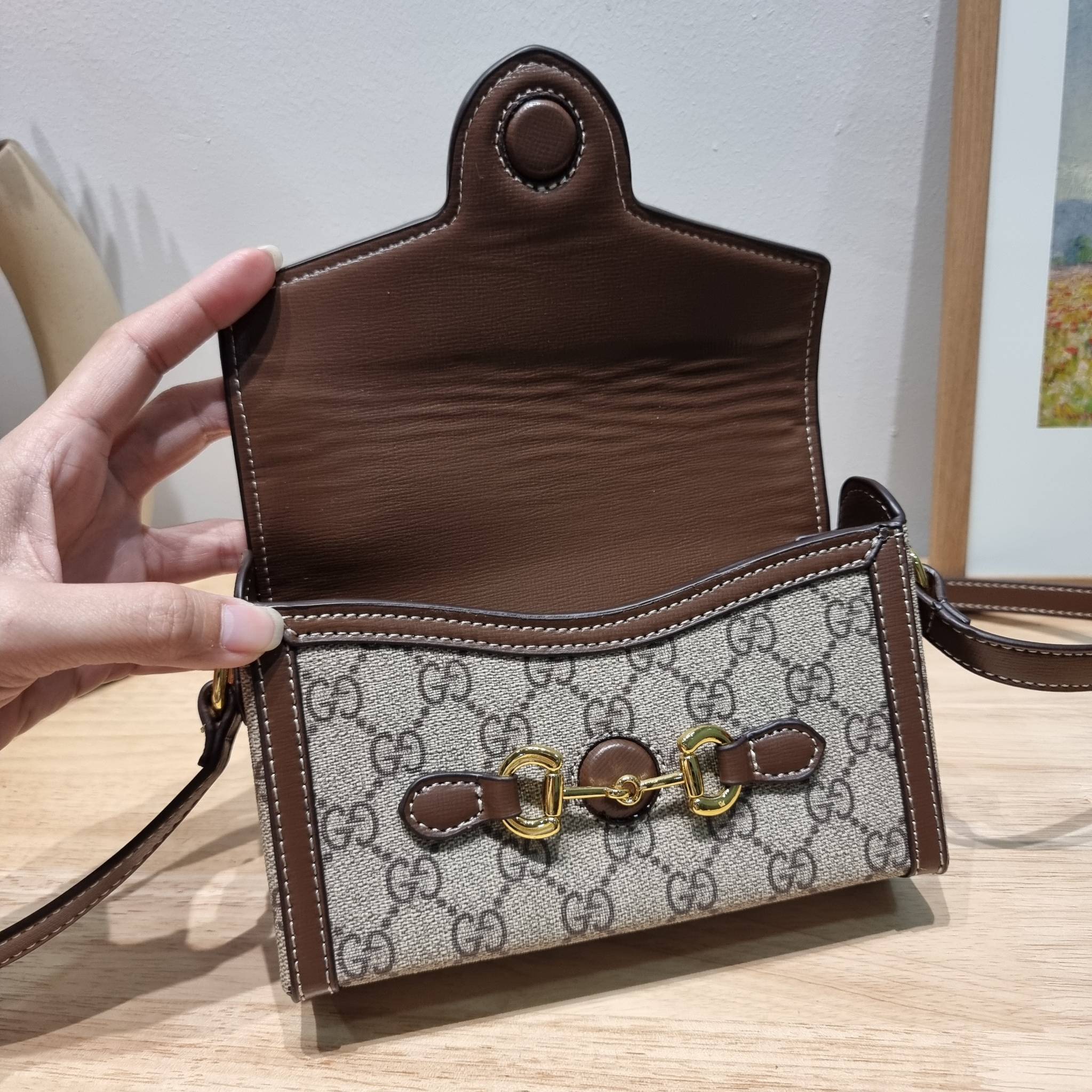 Set 3 ชิ้น Gucci Horsebit 1955 Mini Bag / GG crossbody horizon mini bag box set ชวนสะสม ใครมองหาของขวัญอยู่ เซ็ทนี้จัดว่าเลิศมาก! กับการจับเอารุ่นยอดฮิต มามิกซ์รวมกับไอเท็มสุดคุ้มของมันต้องมี!! จัดเรียงให้อยู่ในกล่อง box set ลิมิเต็ด ที่มีทั้งแว่นตา gentl