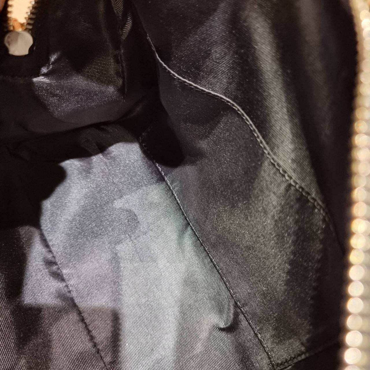 COACH F32203 MINI BENNETT SATCHEL IN SIGNATURE CANVAS กลับมาอีกครั้ง!! กับกระเป๋าทรงหมอนยอดฮิต 🥳 มีกี่สีก็ขายหมด วัสดุหนังแคนวาสเคลือบลาย ทรงสวยใช้งานได้ทุกโอกาส ภายในโล่งกว้างใส่ของได้เยอะ มีหูจับในตัว และสายสะพาย crossbody ปรับได้ตามตัว ใบนี้ไม่