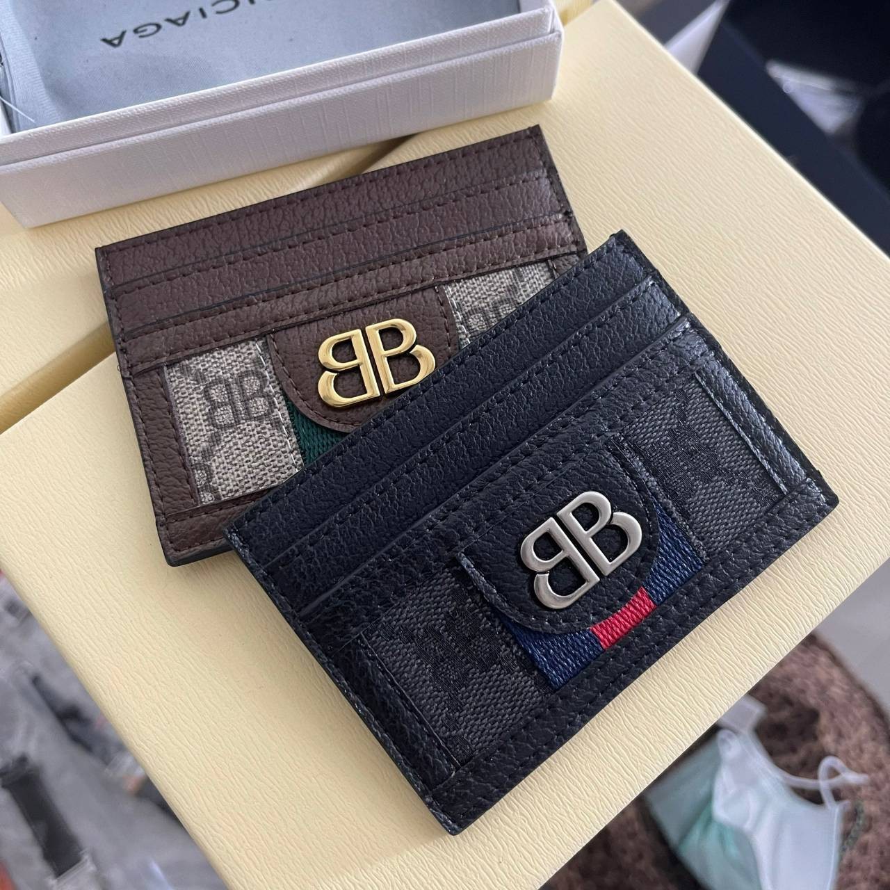 หนังแท้ Gucci X Balenciaga Card Holder The Hacker Project มาแล้วจ้า ฮิตมาก อย่าตกเทรนน้าา ใช้ได้ทั้งหญิงชาย งานหนังแท้สวยมากค่ะ ยิ่งใช้หนังยิ่งสวย พร้อมส่งที่ไทย ภาพสินค้าถ่ายจากงานขายจริง ใช้งานต่างประเทศได้
