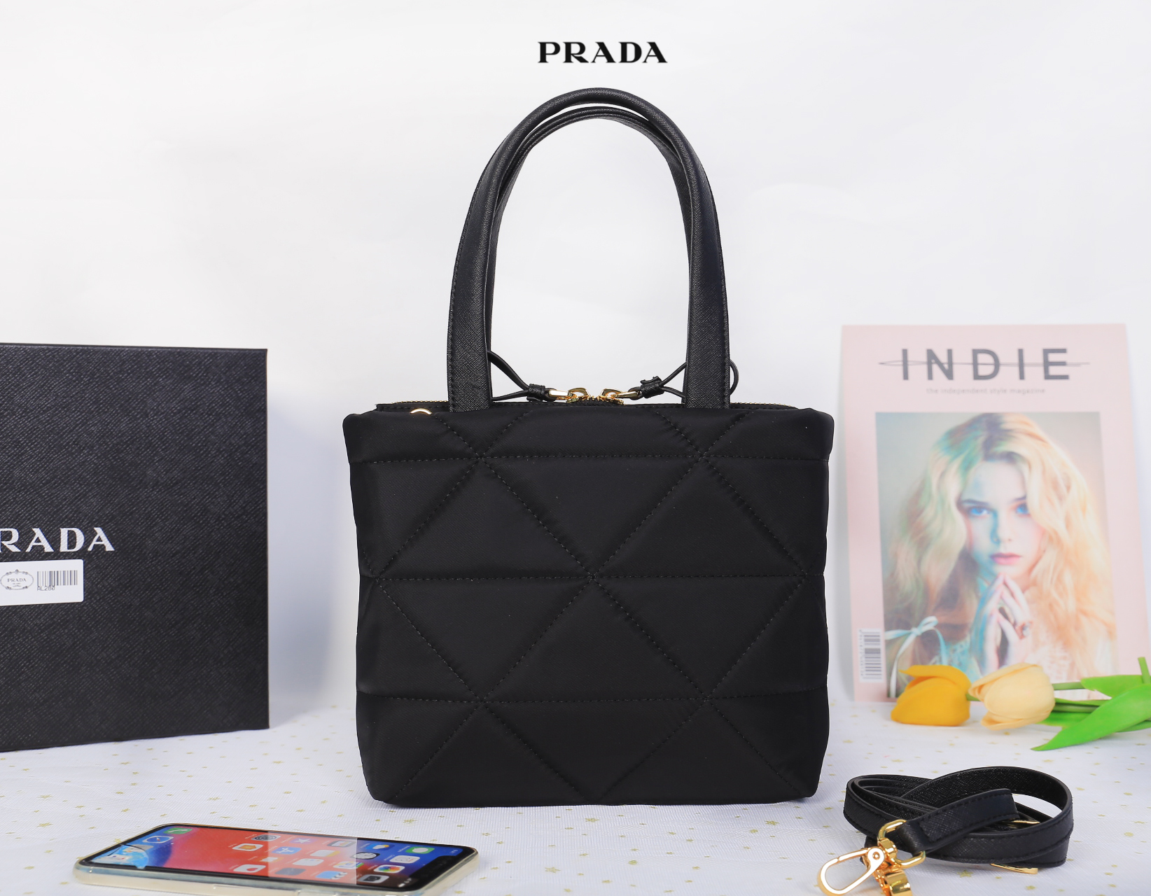 Prada Re-Nylon padded tote bag / Prada Logo Plaque Cross Body Phone Case กระเป๋า Crossbody สุดเก๋ วัสดุ Nylon เปิด-ปิด ด้วยซิป ด้านหน้าประดับด้วยโลโก้แบรนด์ น้ำหนักเบา ด้านในเป็นช่องโล่งกว้าง ซับในพิมพ์ลายแบรนด์สวย ตามแบบฉบับ ใส่ I Phone ได้สบายเลยค่ะ บอก