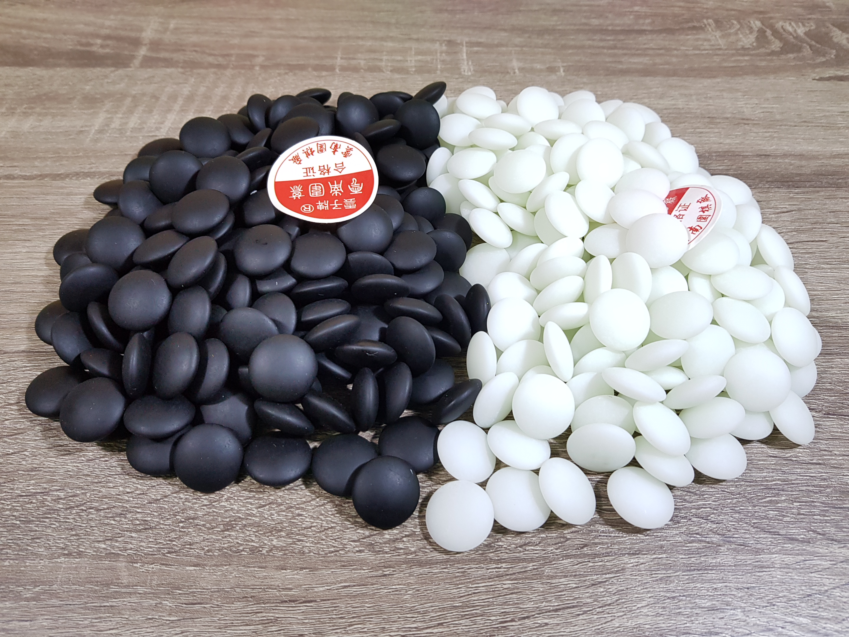 เม็ดหมากล้อมหินแบบนูนสองด้านอย่างดี yunzi c