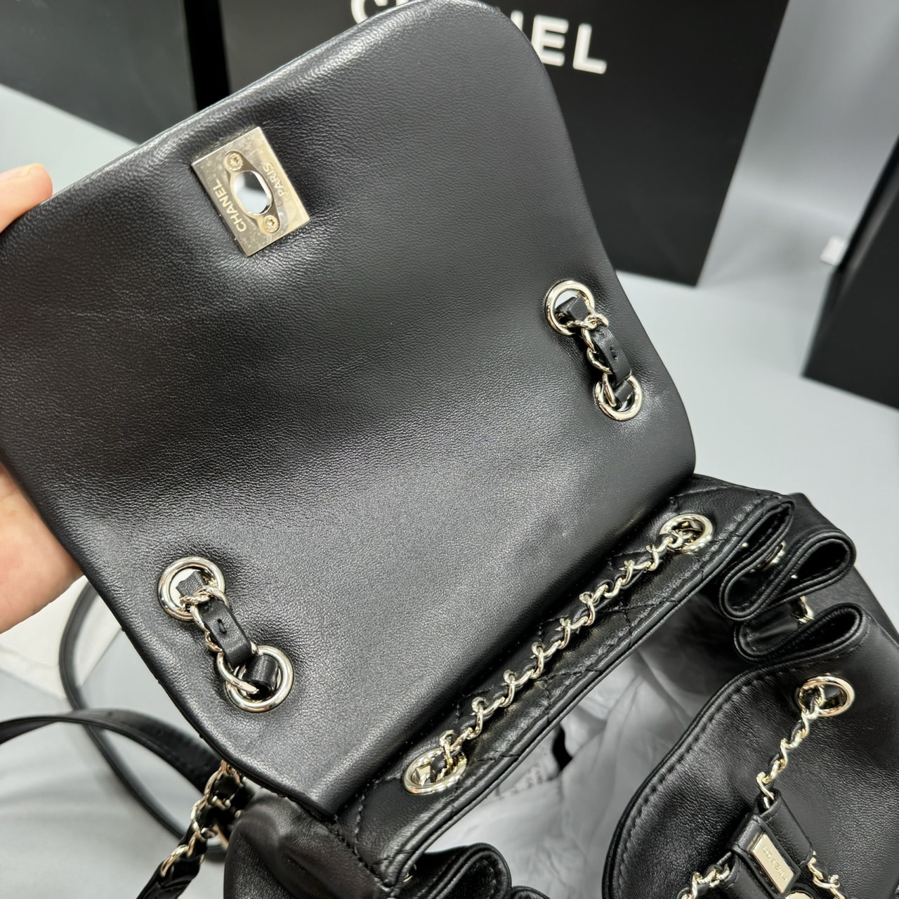 CHANEL 22C MINI DUMA BACKPACK BLACK กระเป๋าเป้ รุ่นยอดนิยม เกรดออริ ท็อป สลับแท้ 1:1 ผ่านทุก ตม ใช้งานต่างประเทศได้