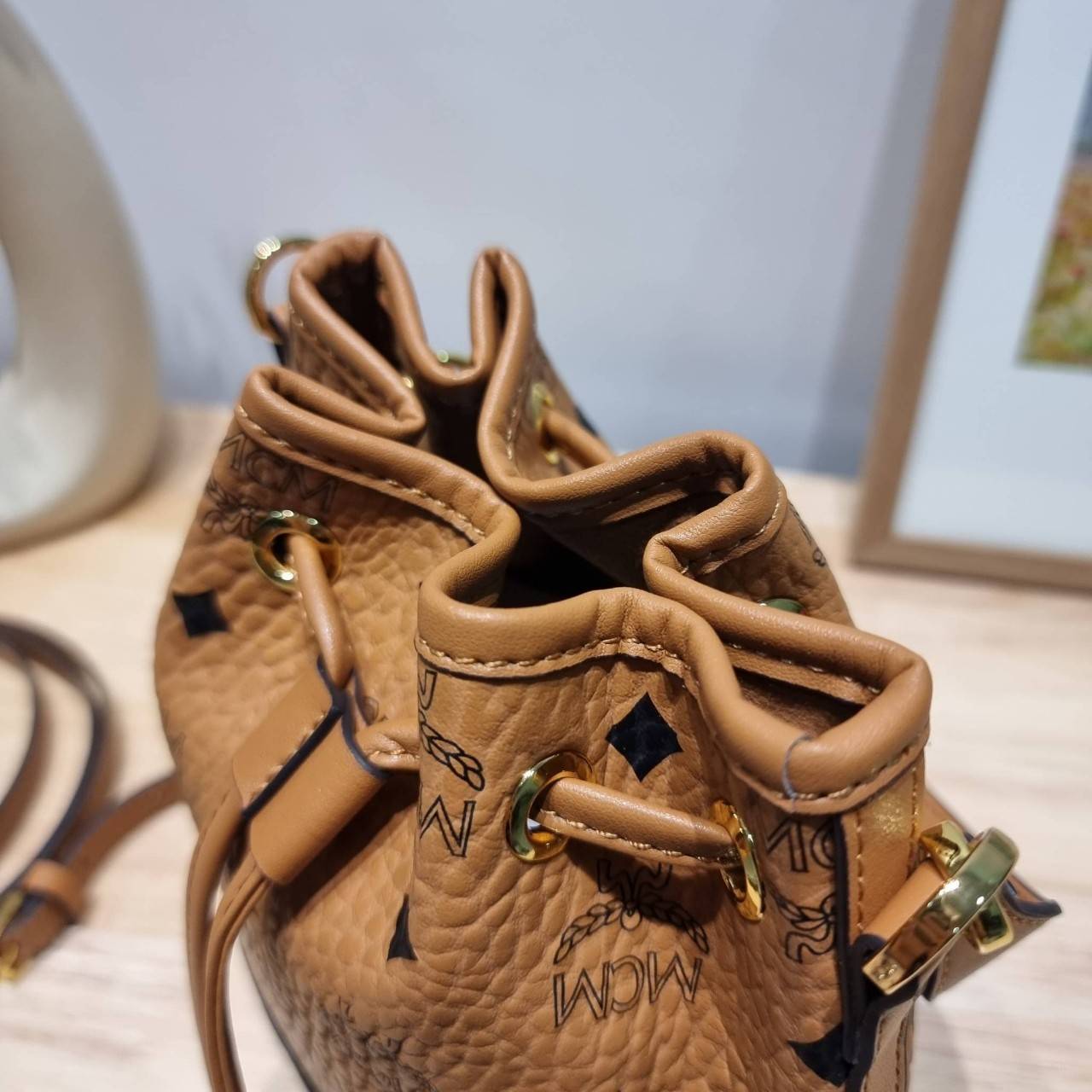 M.C.M MINI DESSAU DRAWSTRING BAG IN VISETOS กระเป๋าสะพายทรง bucket ไซส์ mini เกรดออริ สลับแท้ 1:1 ใช้งานต่างประเทศได้