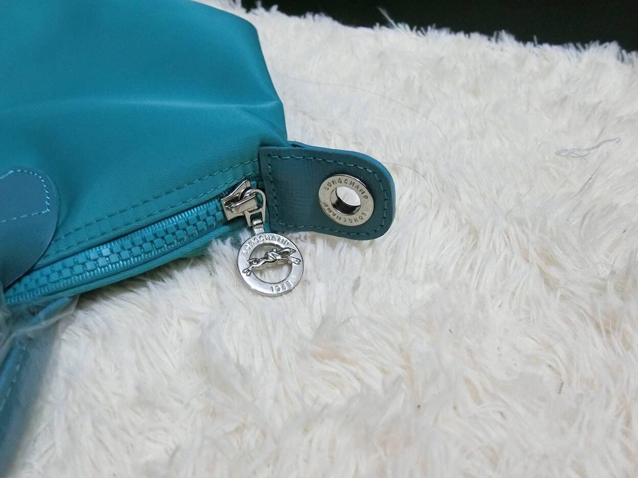 Longchamp Size S สินค้าใหม่ ของแท้!! เป็นล็อตผลิตเกินออเดอร์จากโรงงาน มาพร้อมการ์ด/ถุงผ้าแบรนด์/ถุงกระดาษแบรนด์ Size S: 25 x H. 23 x 16 cm. Color: Turqoise 264