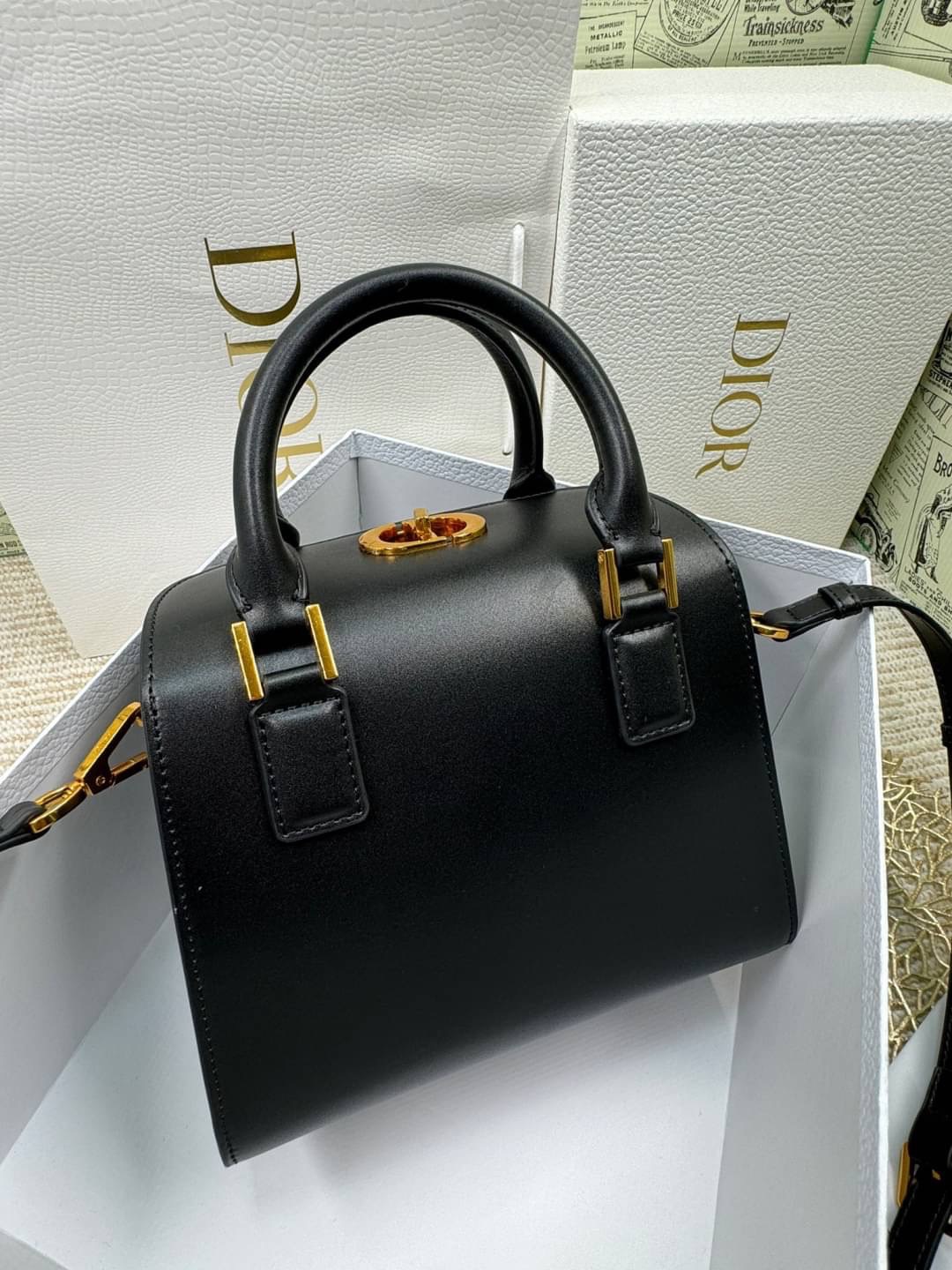DIOR SMALL BOSTON BAG White Box Calfskin / DIOR Box Bag พร้อมส่ง กระเป๋าสะพายทรงกล่อง New for Winter 2023 คอลผู้ดี สวยหรู ตอบโจทย์และแมทช์ได้กับทุกลุคทุกสไตล์