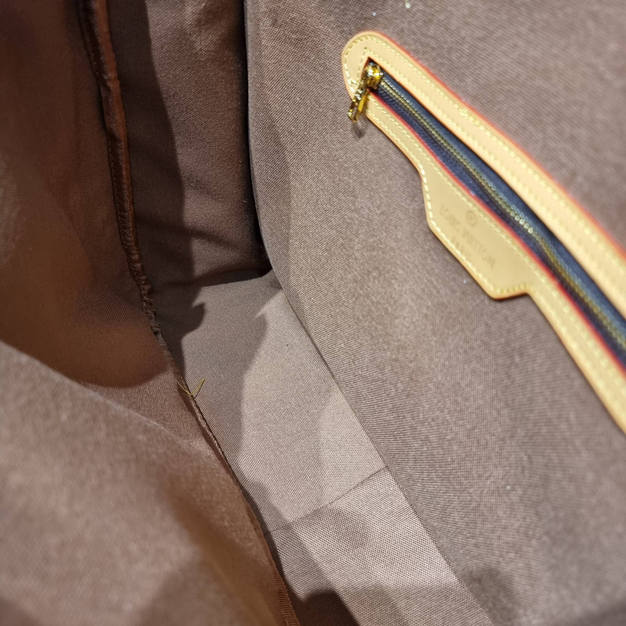 LV Vintage Monogram Sac Gibeciere GM messenger / LV GIBECIERE CROSSBODY BAG กระเป๋าสะพายข้างใบใหญ่ ทรงแมสเซนเจอร์ เอาใจหนุ่มๆ ดีไซน์วินเทจ ย้อนยุค คลาสสิคไม่มีเบื่อ วัสดุหนังแคนวาส ทนทาน